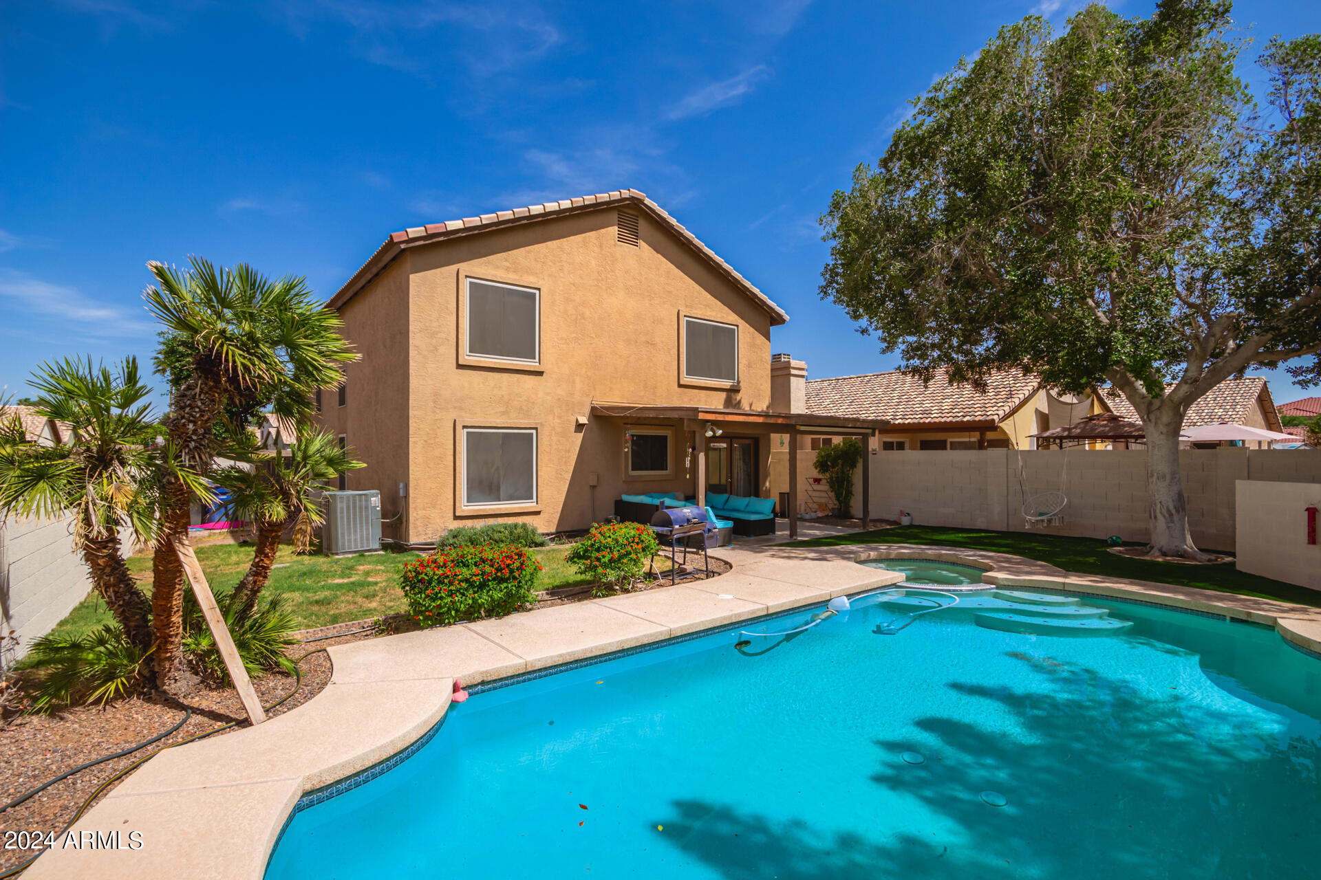 1192 N BLACKSTONE Drive