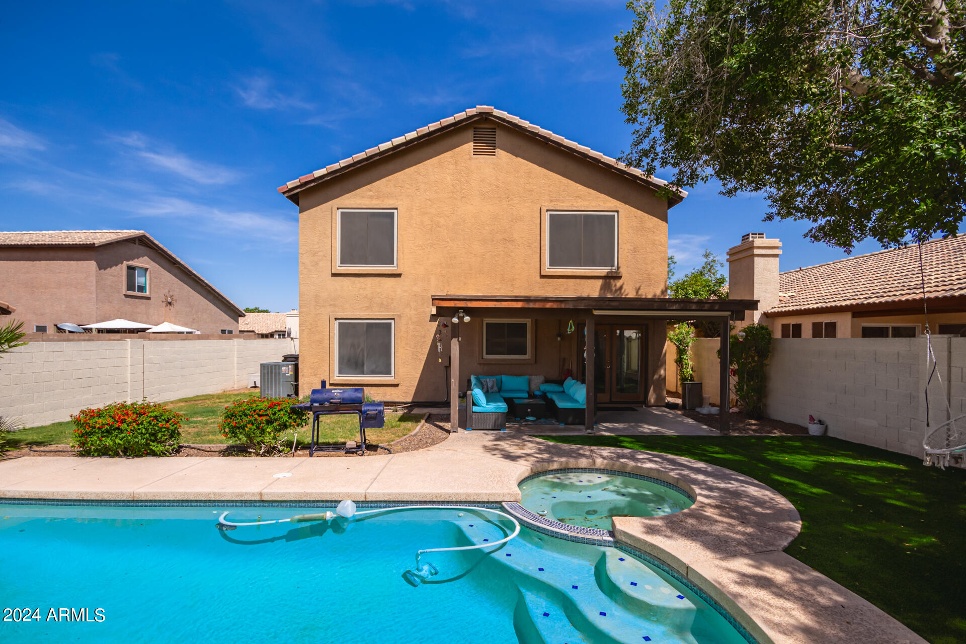 1192 N BLACKSTONE Drive