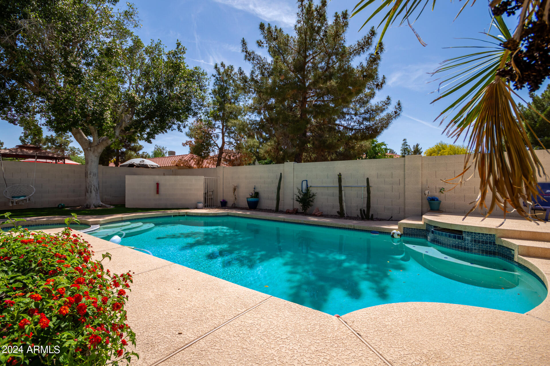 1192 N BLACKSTONE Drive