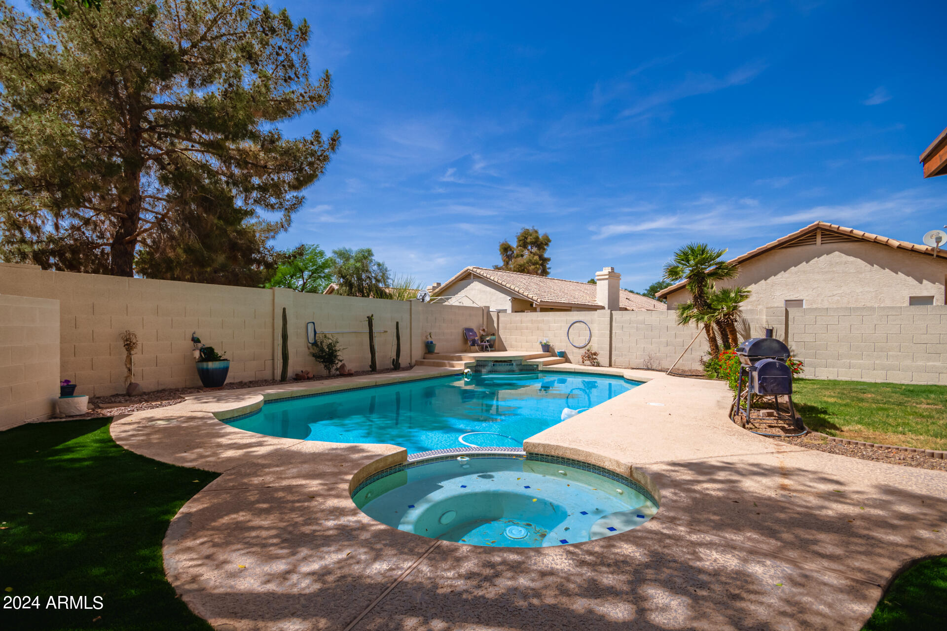 1192 N BLACKSTONE Drive