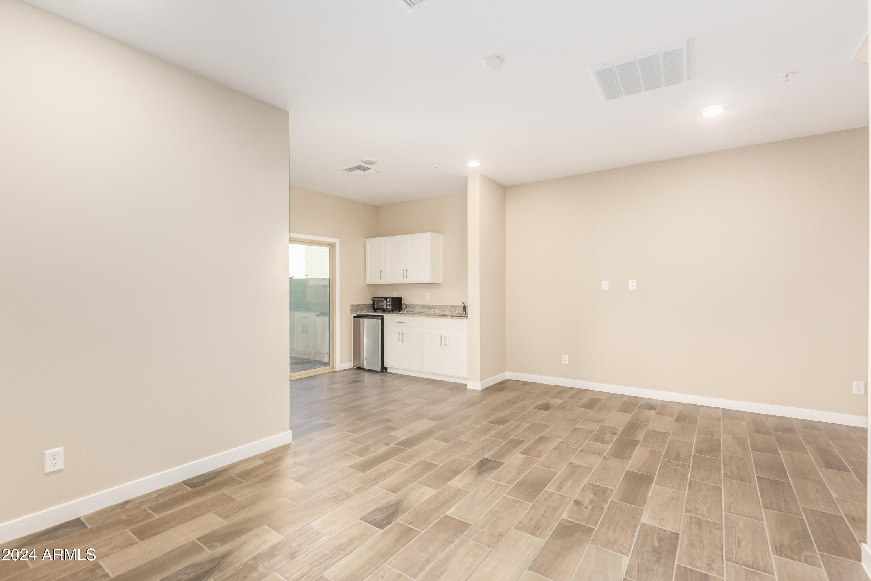 2260 W HARMONT Drive