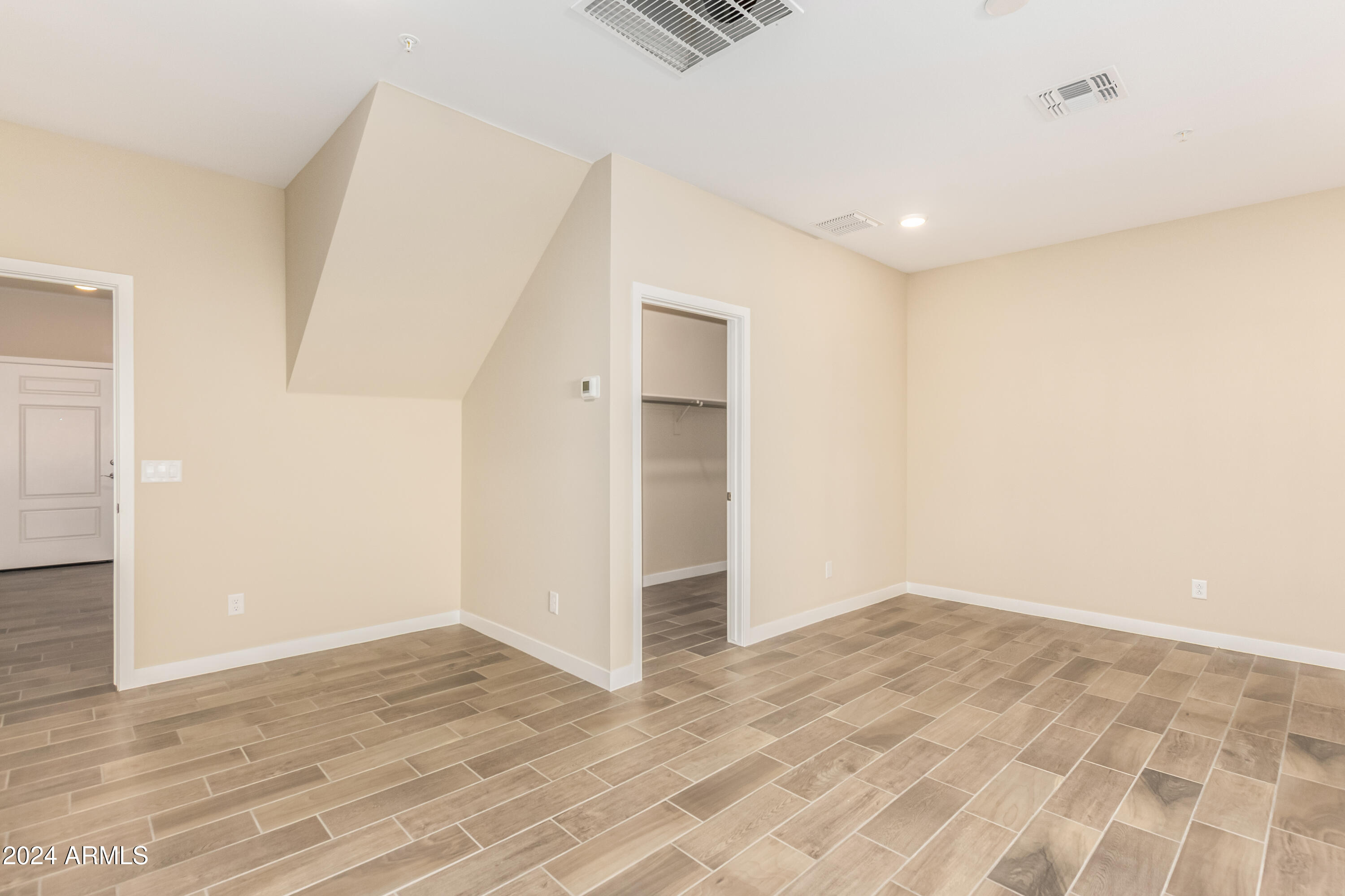 2260 W HARMONT Drive