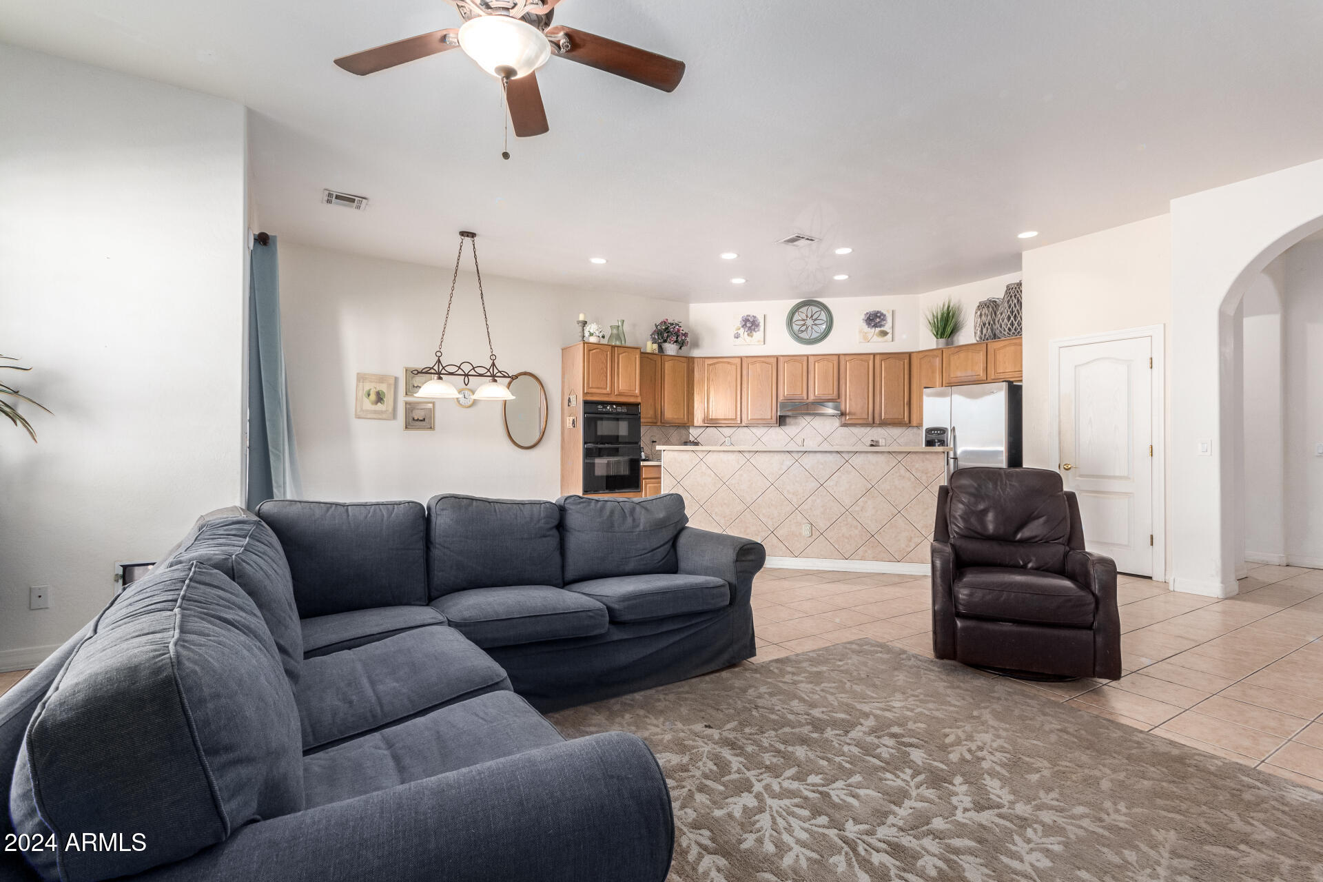 2914 E GARY Way