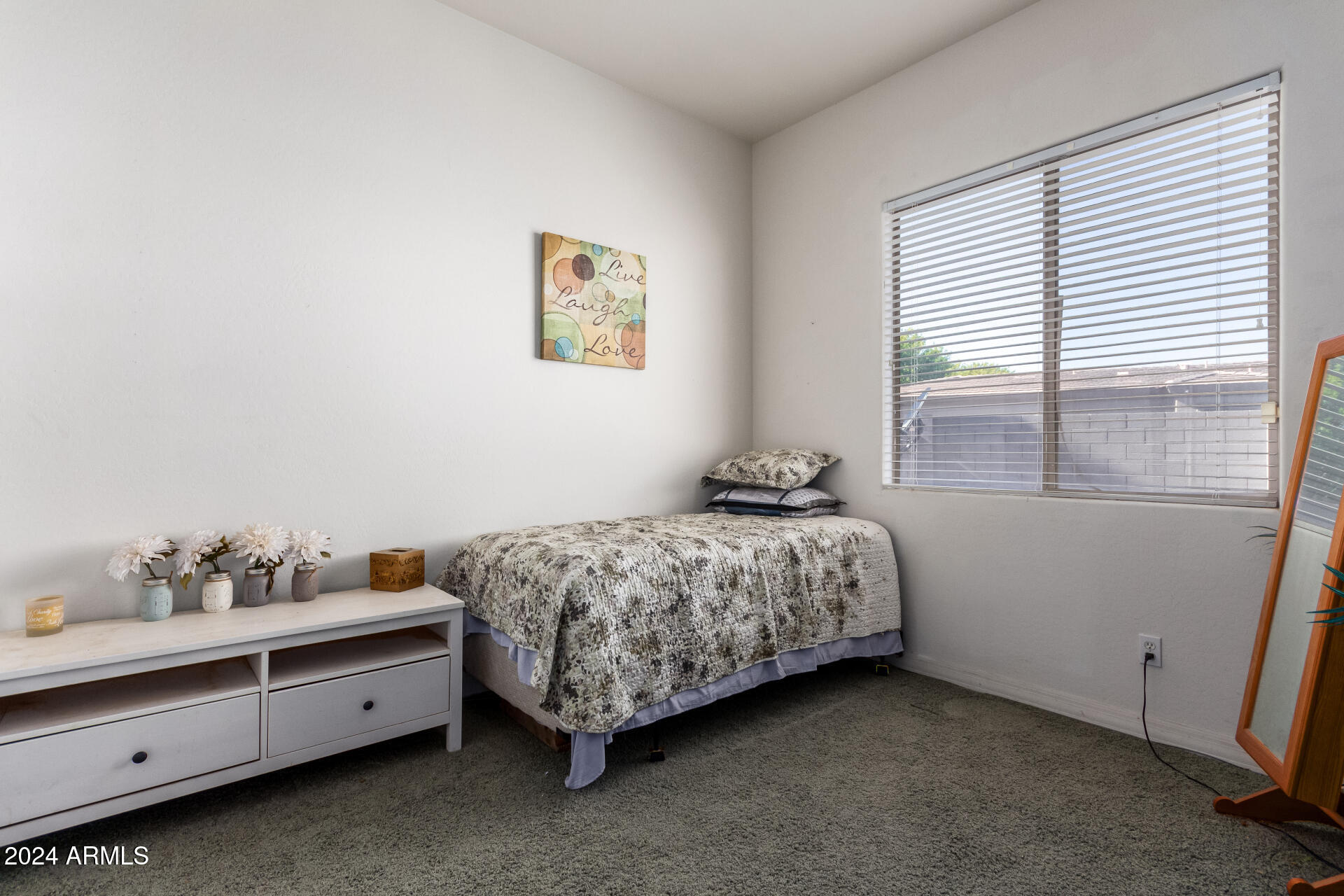 2914 E GARY Way