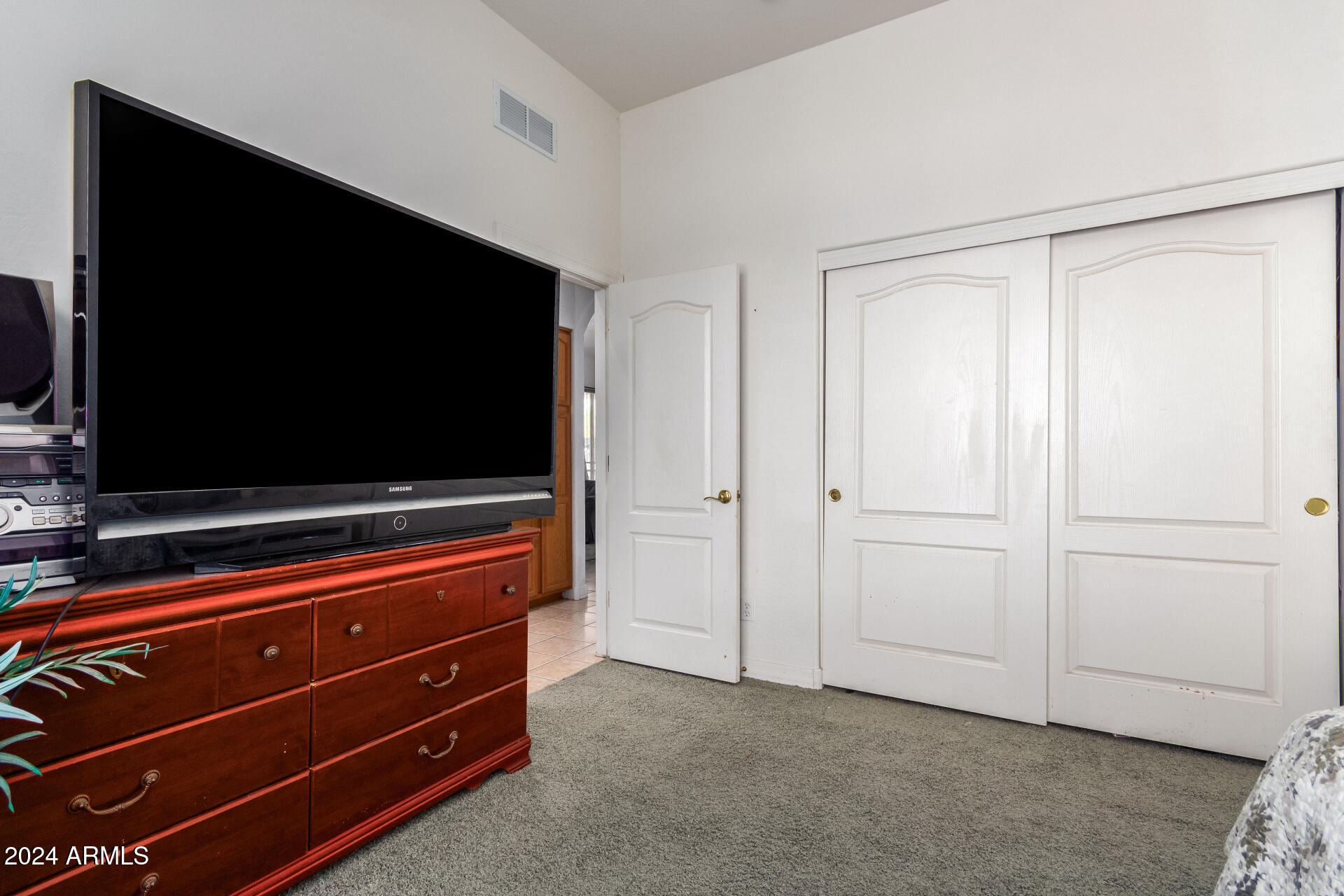 2914 E GARY Way