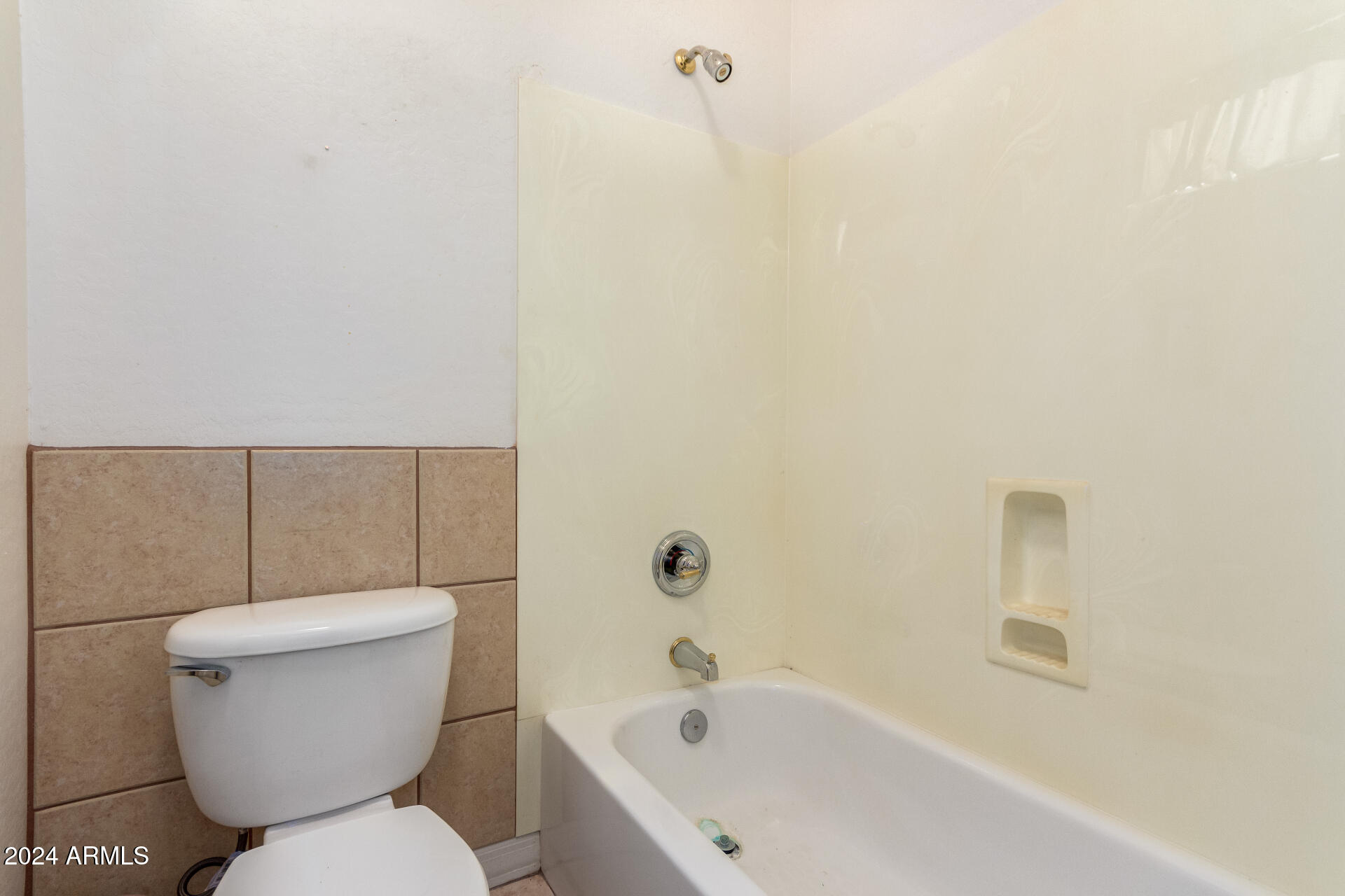 2914 E GARY Way