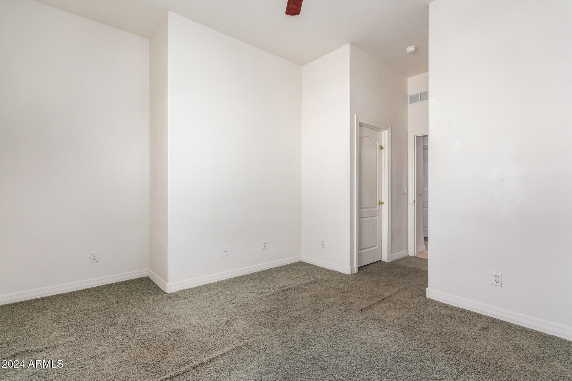 2914 E GARY Way