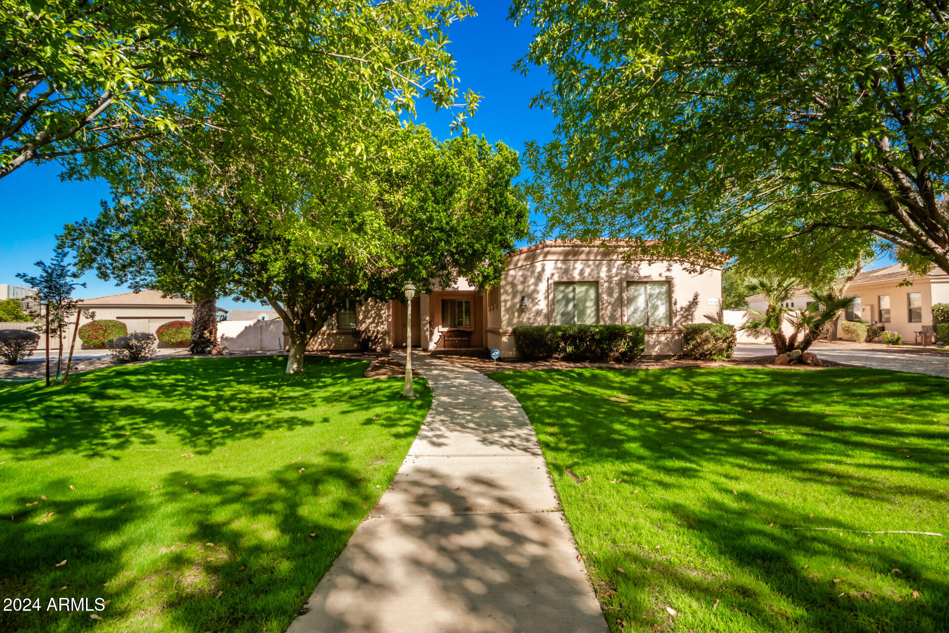 2914 E GARY Way