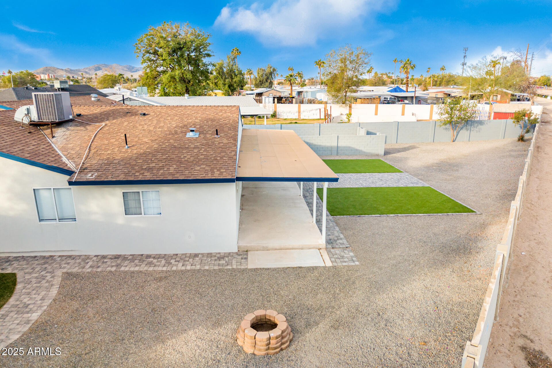 1152 W GREENWAY Drive
