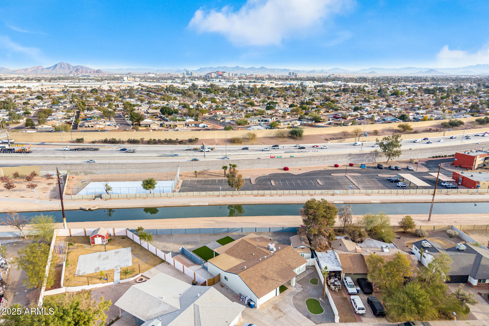 1152 W GREENWAY Drive