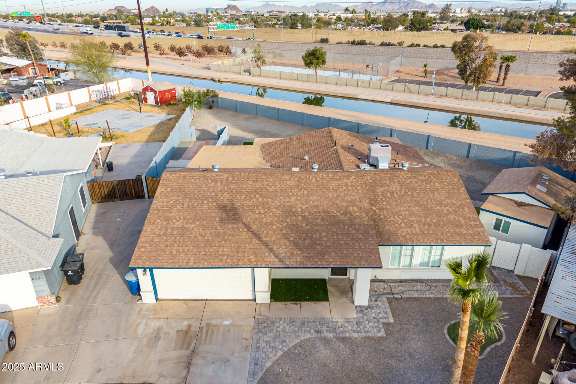 1152 W GREENWAY Drive