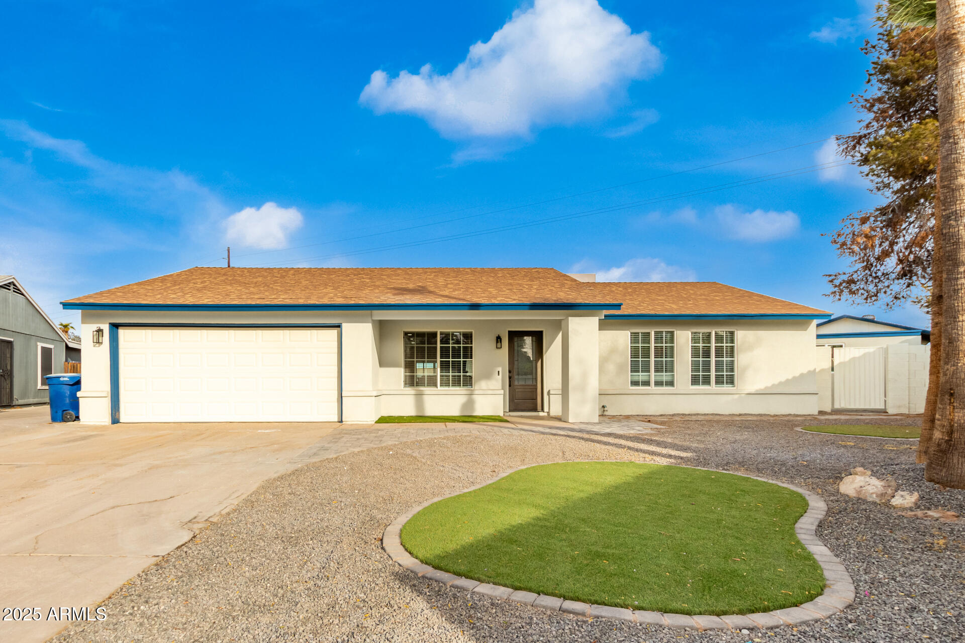 1152 W GREENWAY Drive