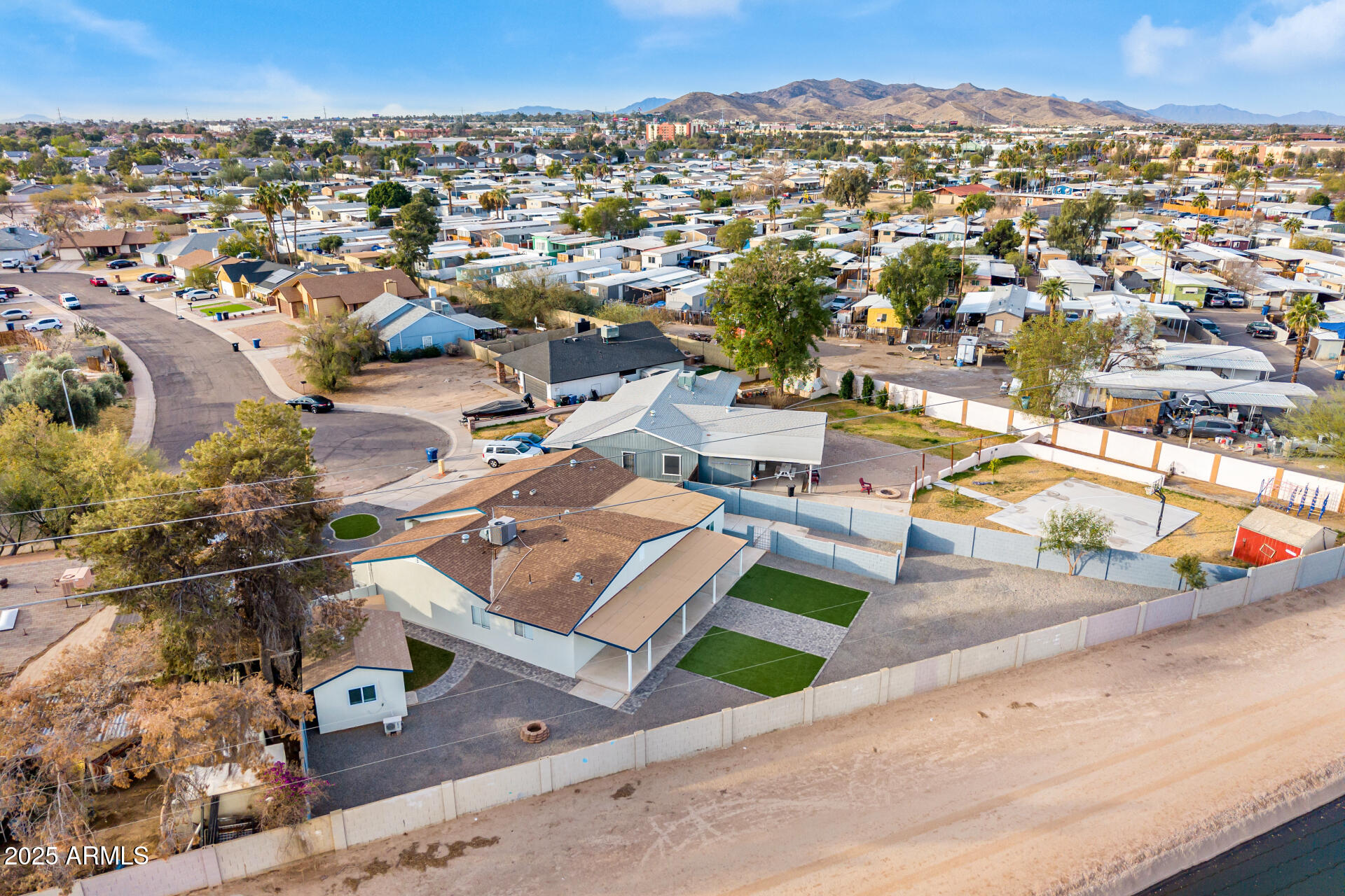 1152 W GREENWAY Drive