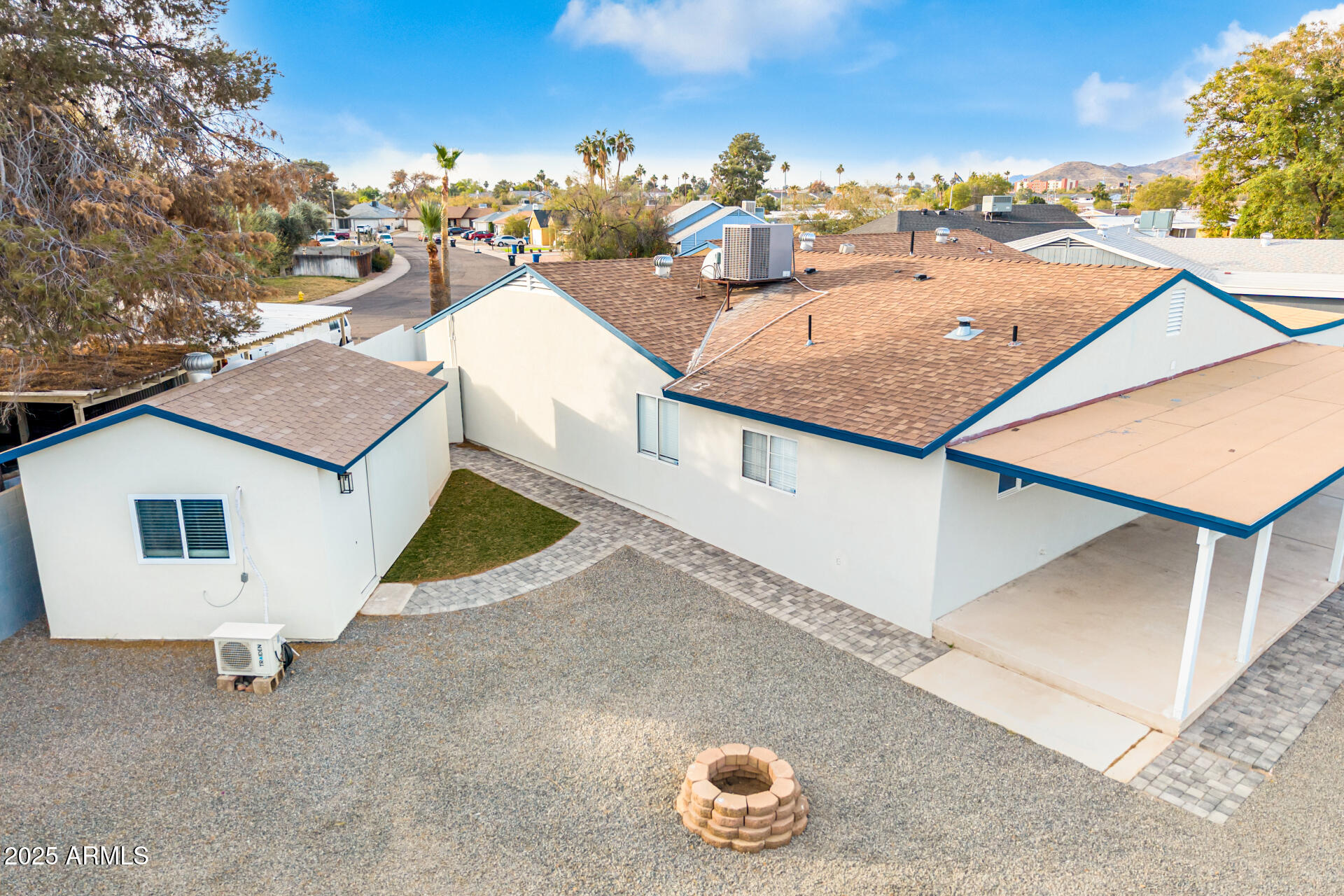 1152 W GREENWAY Drive