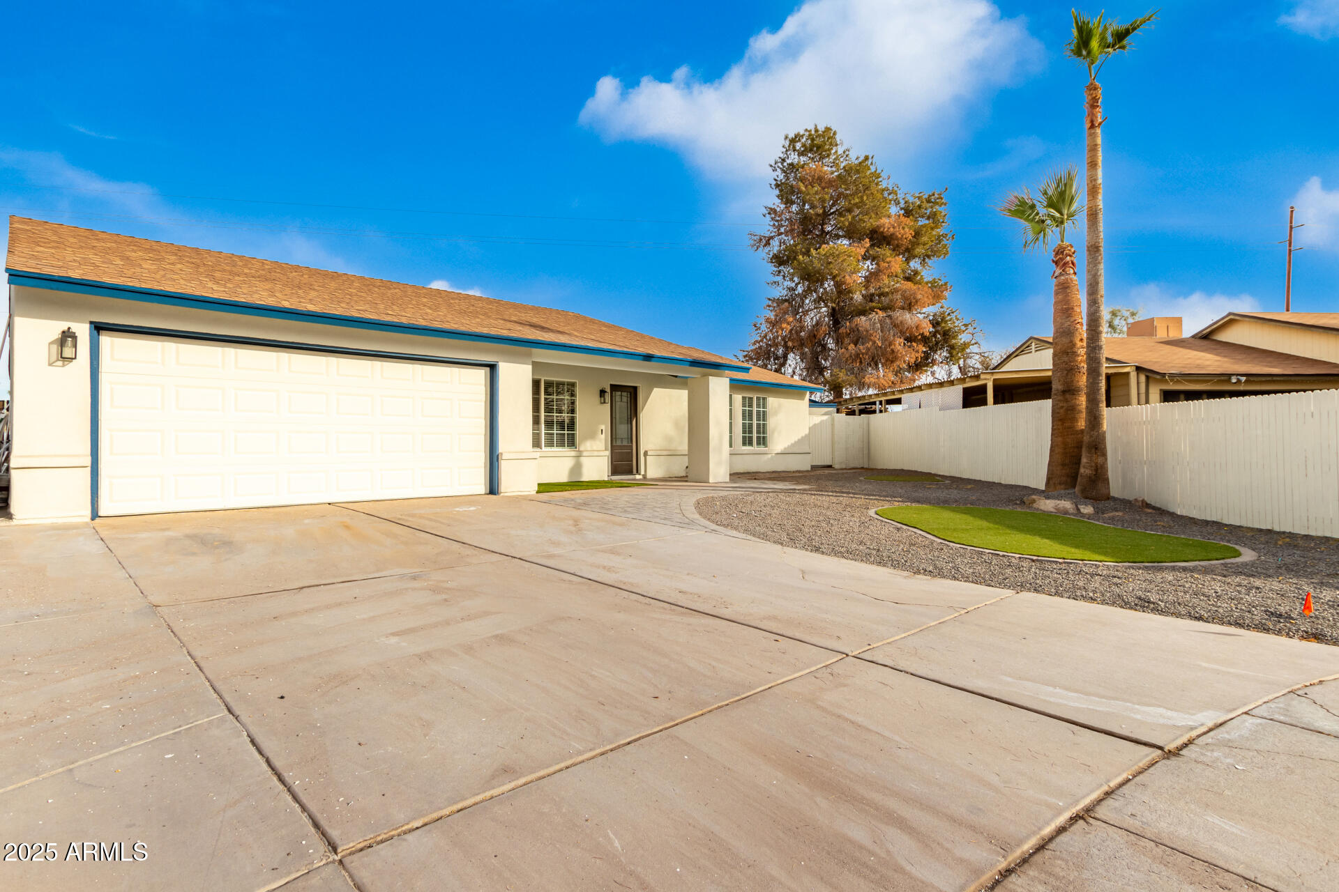 1152 W GREENWAY Drive