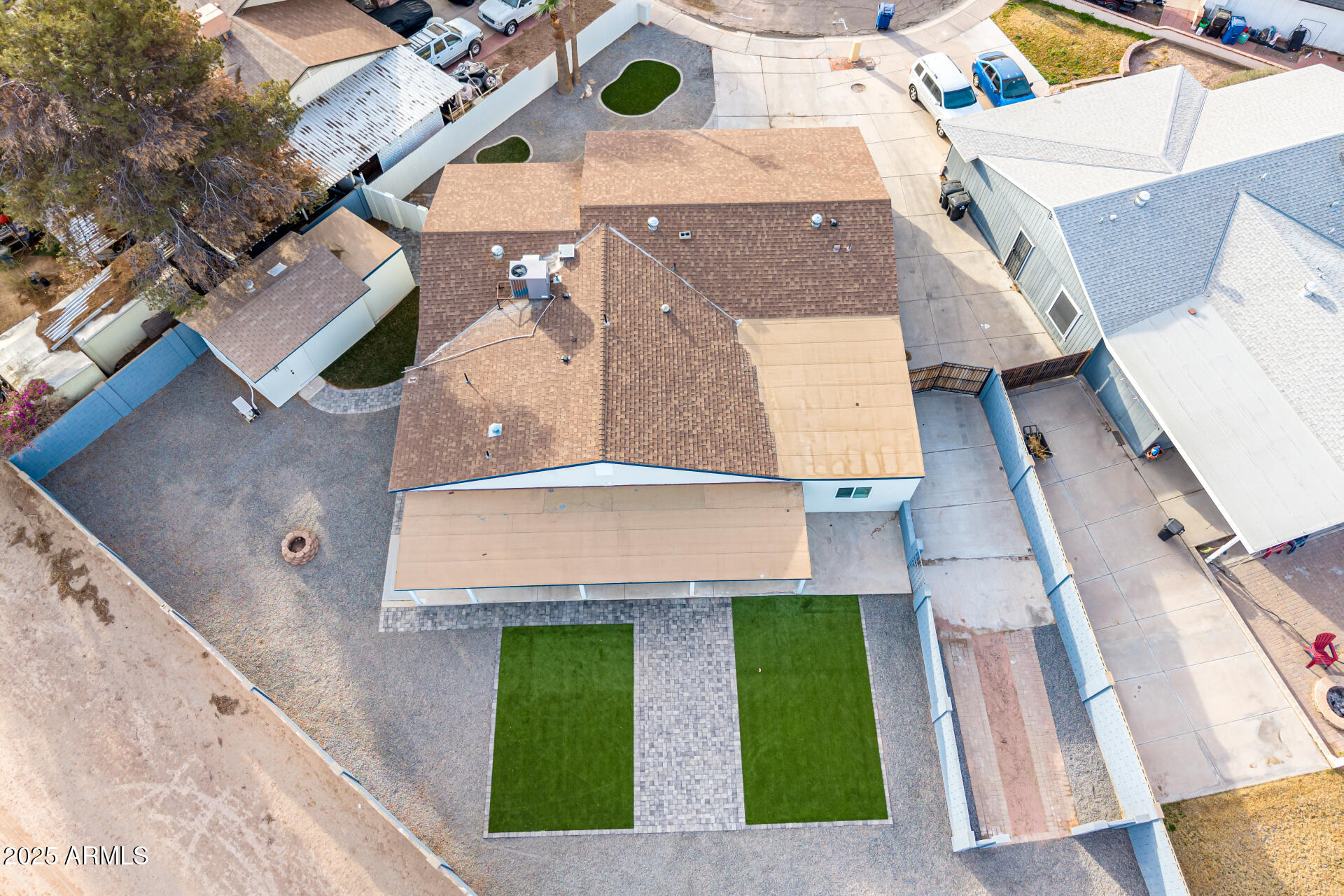 1152 W GREENWAY Drive