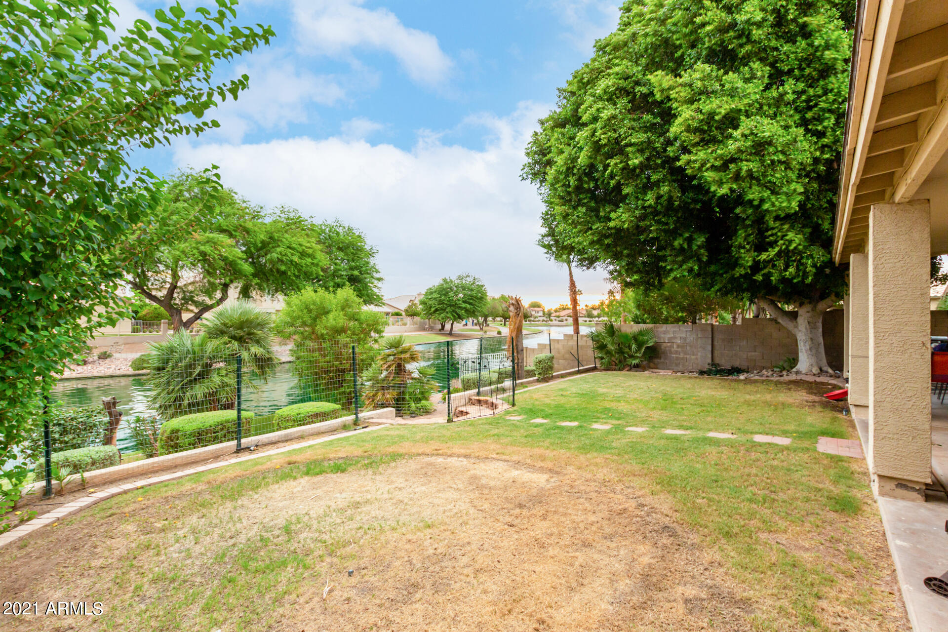 542 S CHOLLA Street