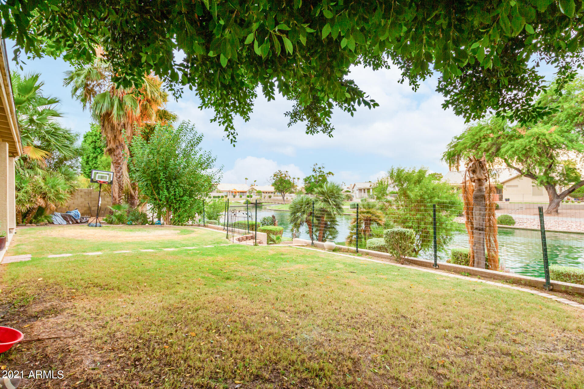 542 S CHOLLA Street