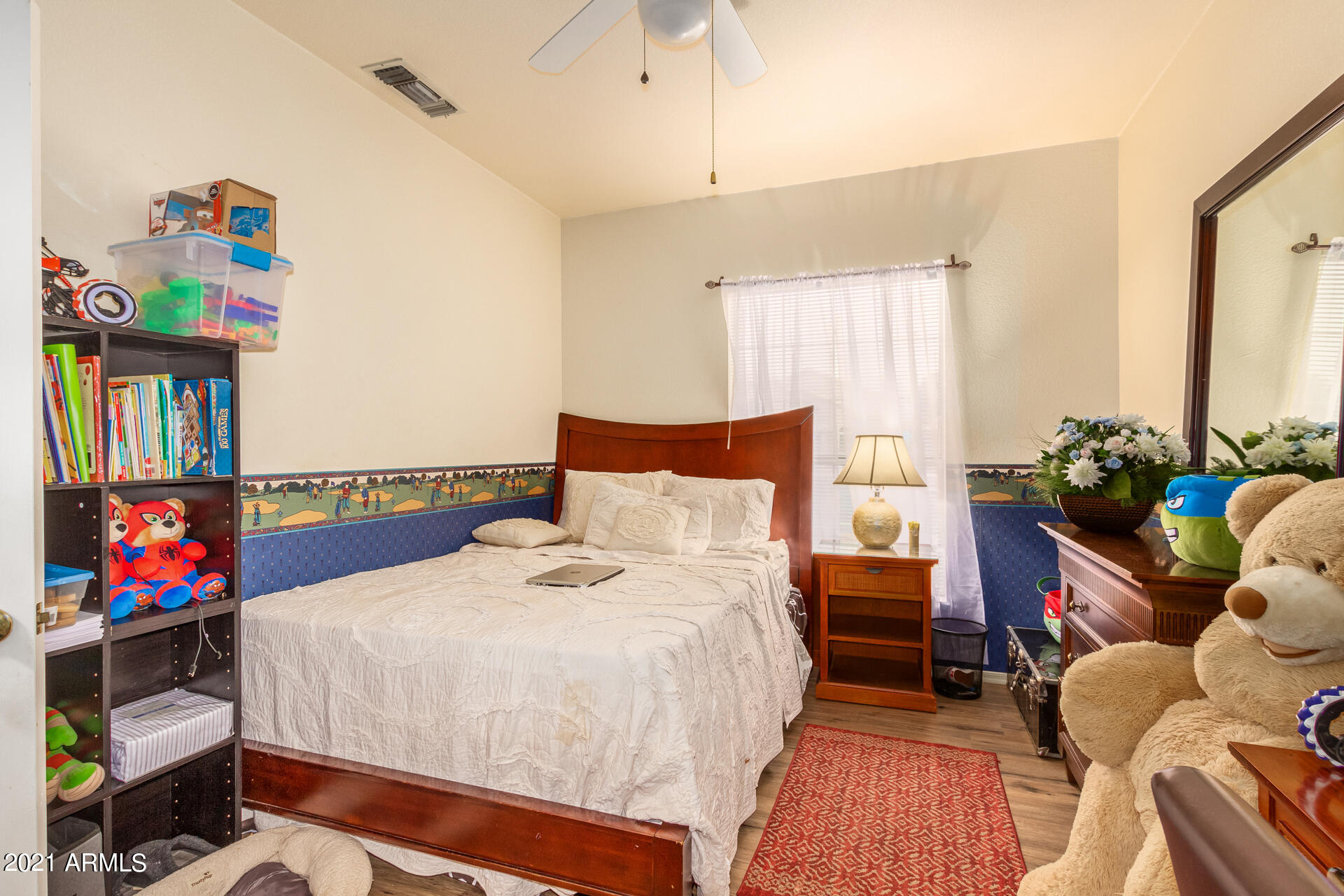542 S CHOLLA Street