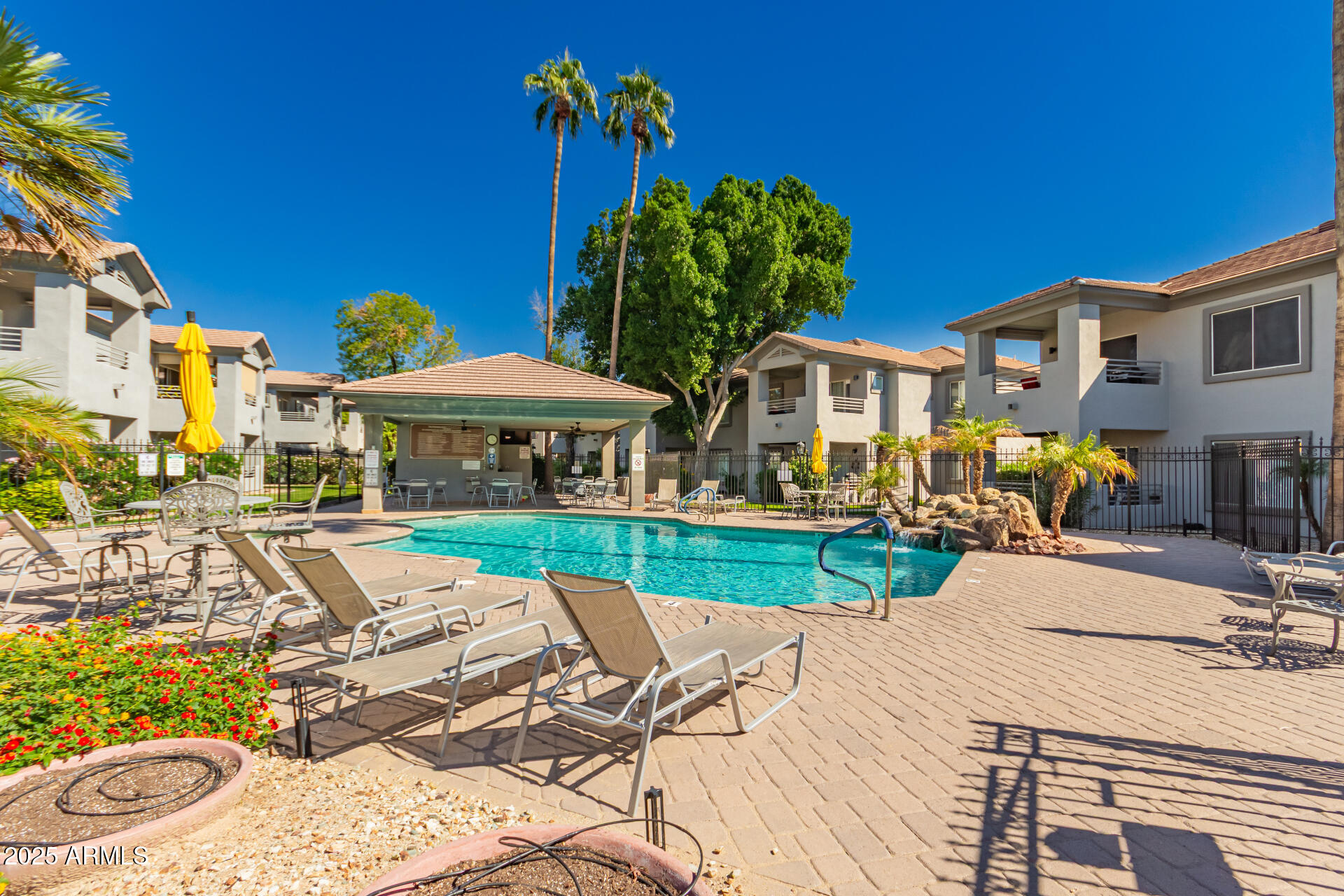 7401 W ARROWHEAD CLUBHOUSE Drive, 2041, Glendale Unit: 2041