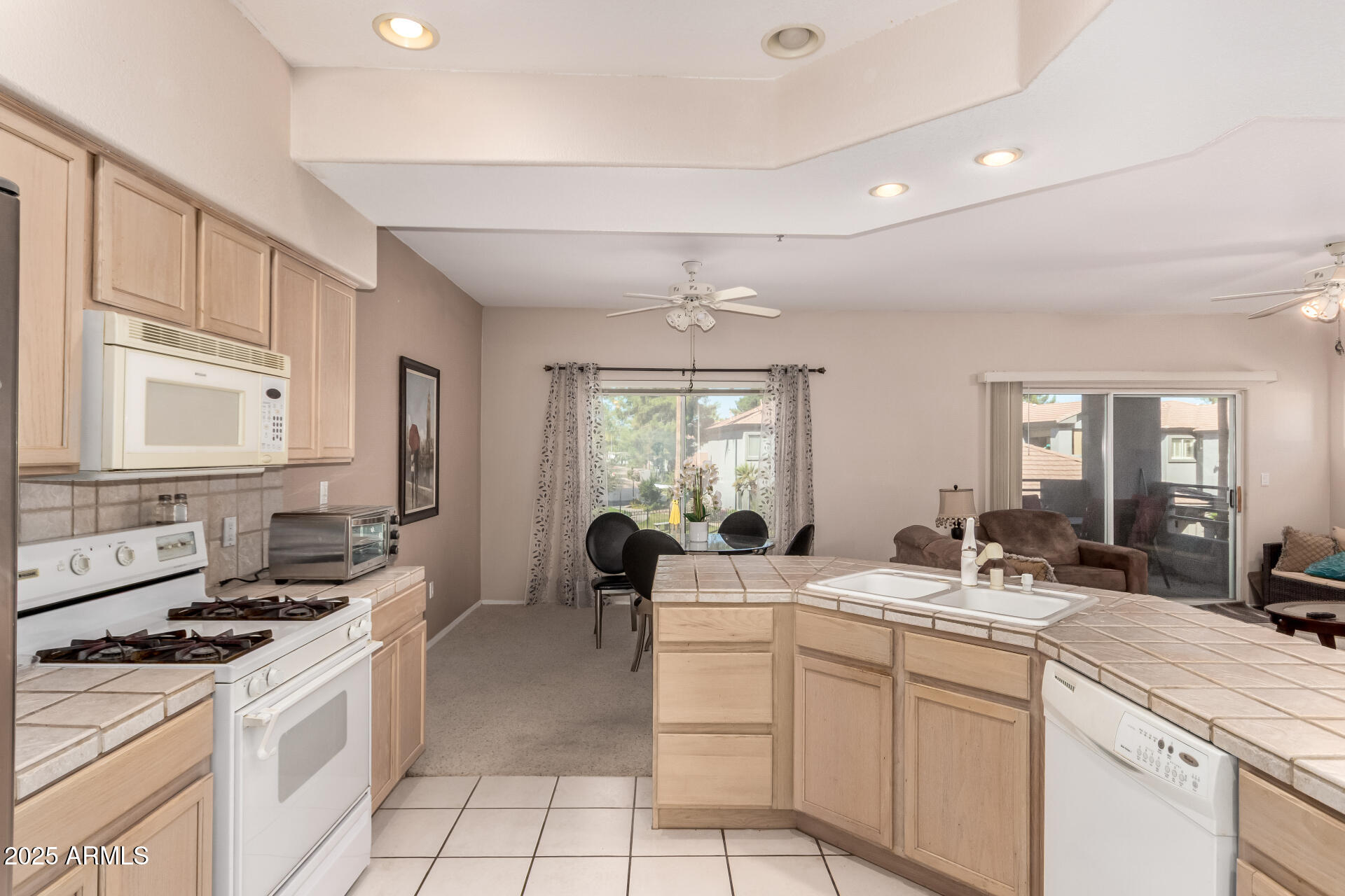 7401 W ARROWHEAD CLUBHOUSE Drive, 2041, Glendale Unit: 2041