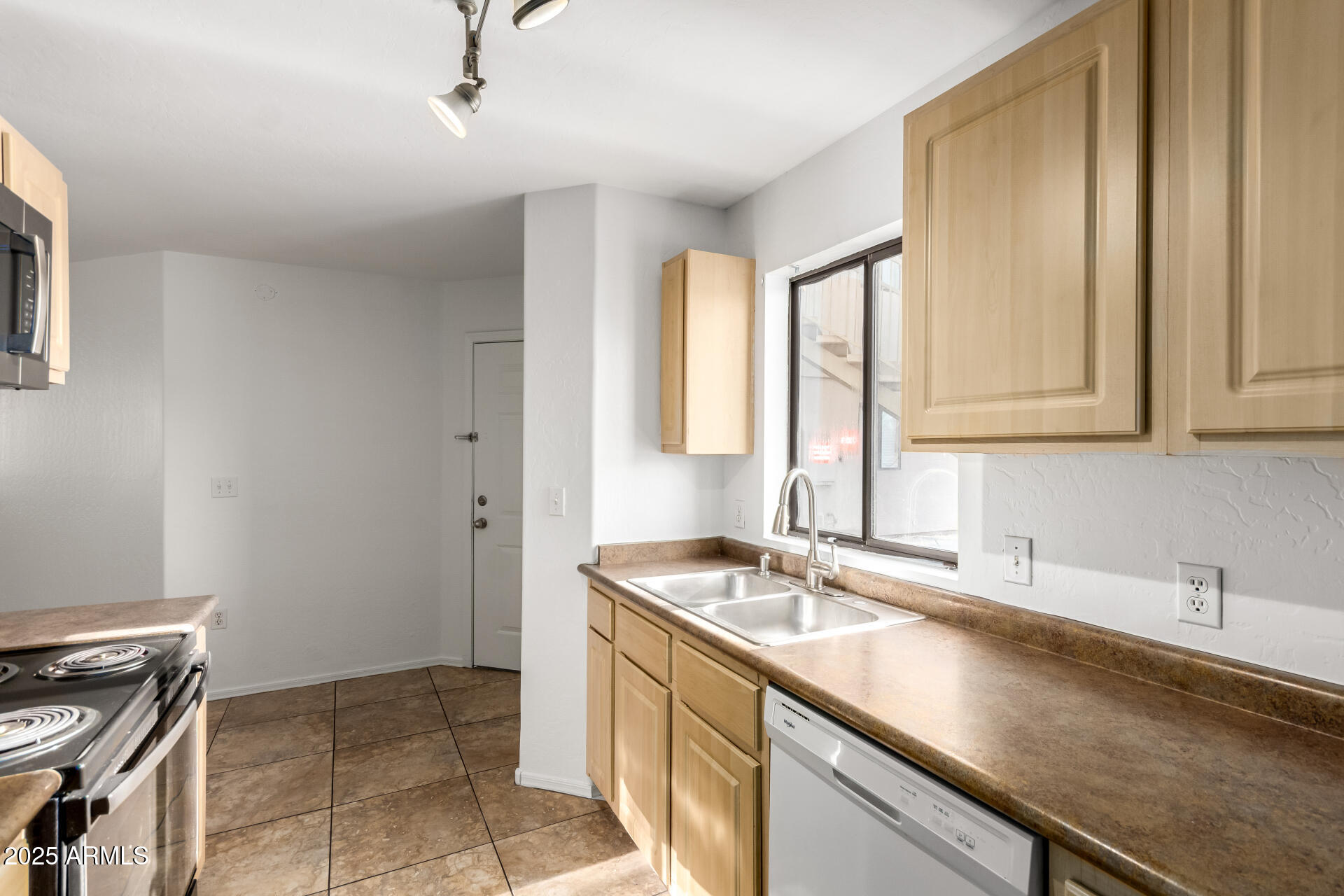 1287 N ALMA SCHOOL Road 182