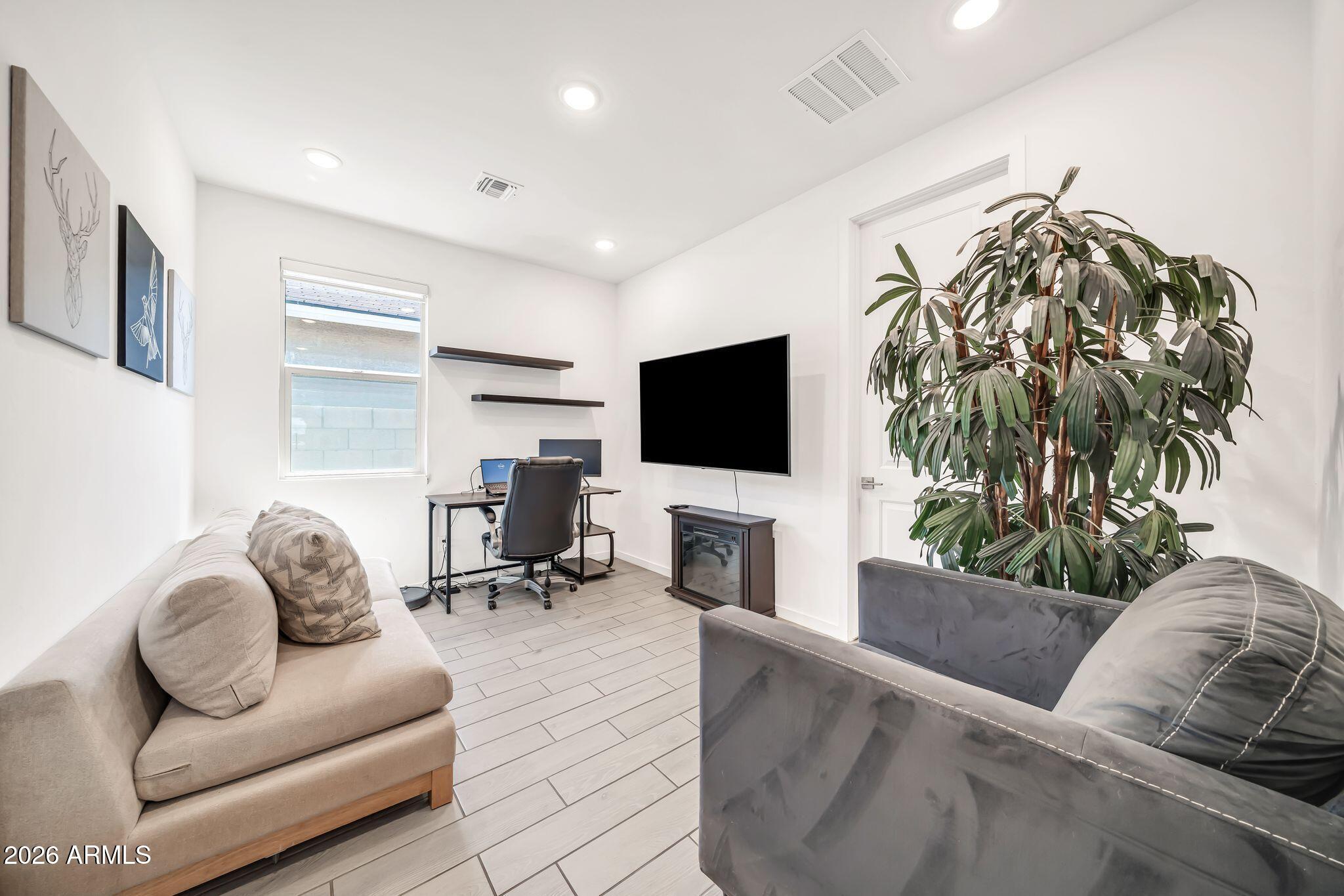 6838 W BETH Drive