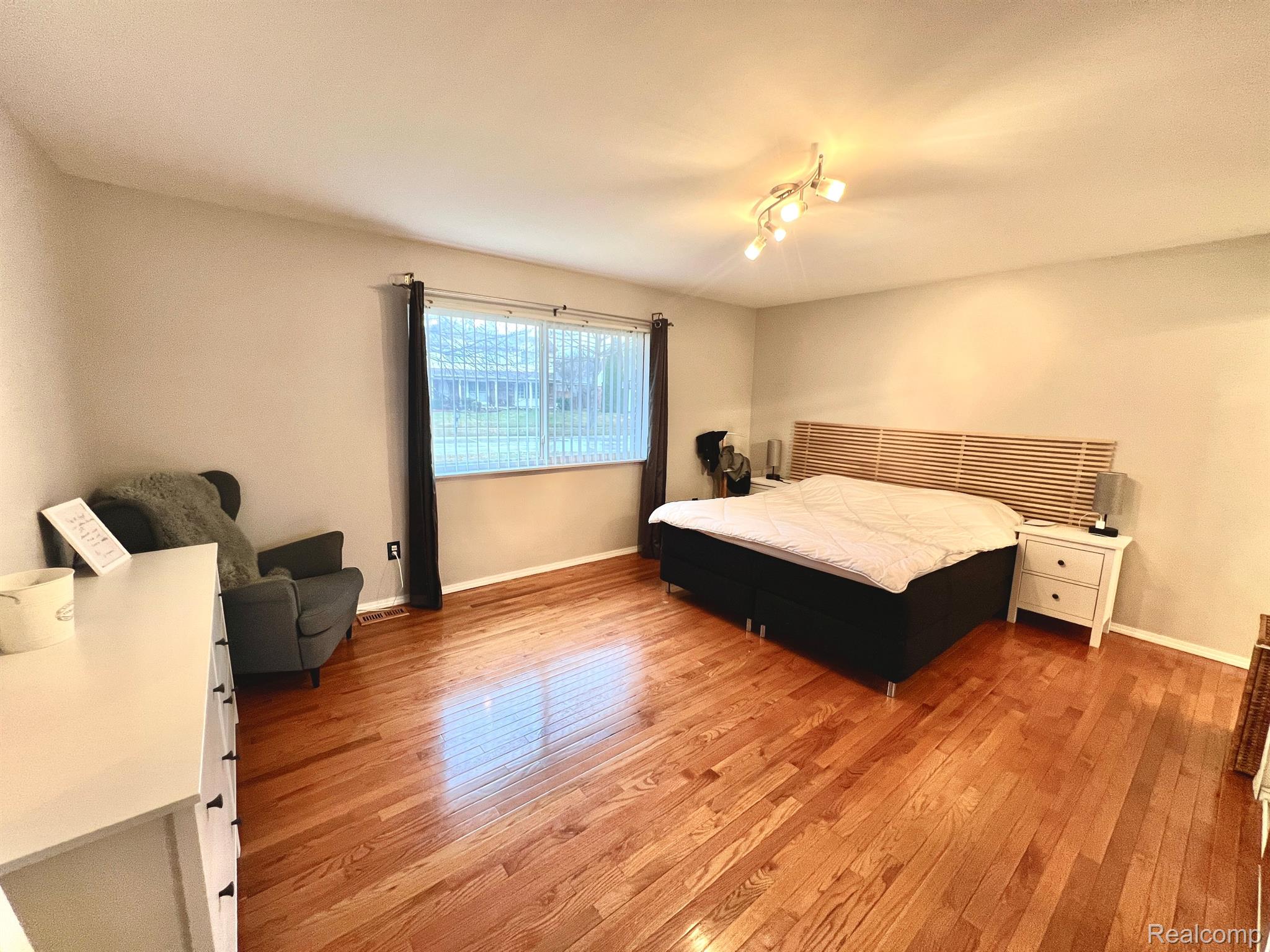 2090 Jeffrey Drive
