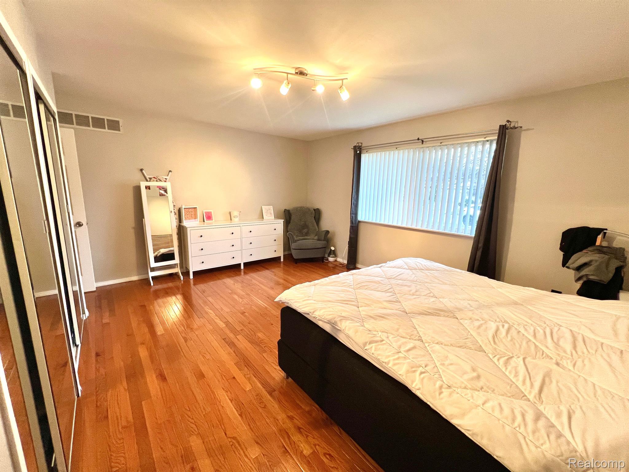 2090 Jeffrey Drive