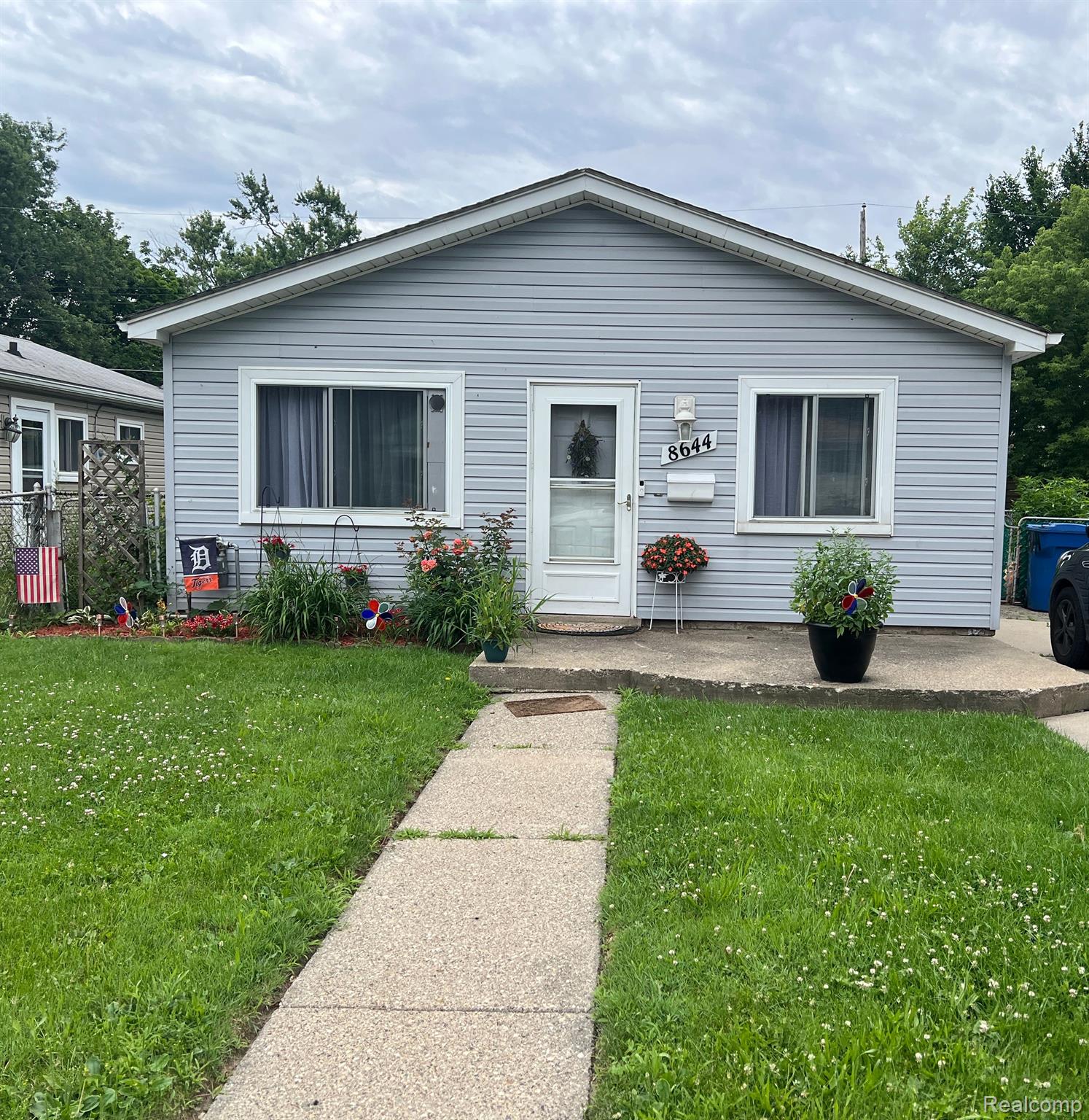 8644 Jewett Avenue