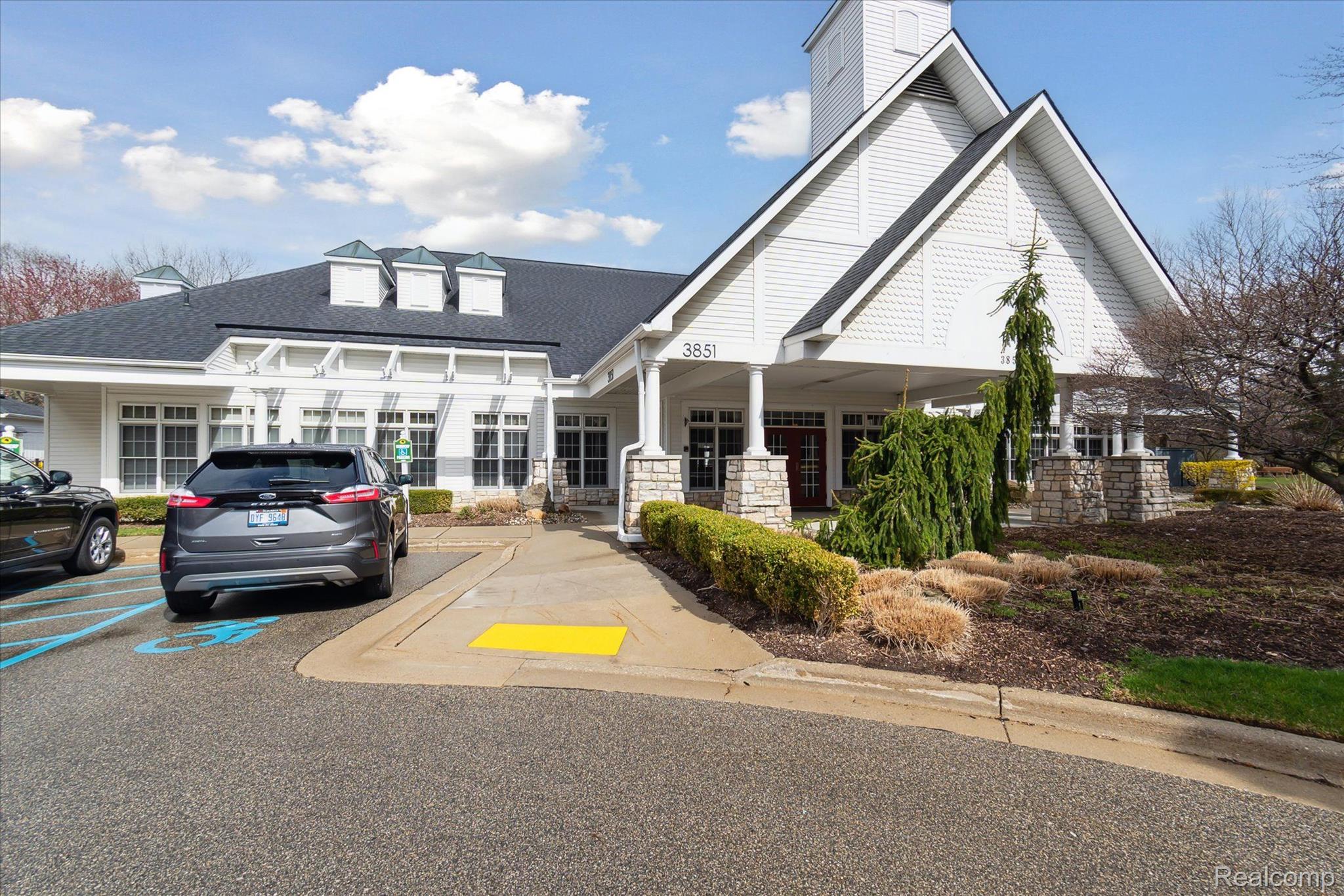 3818 Hillsdale Drive