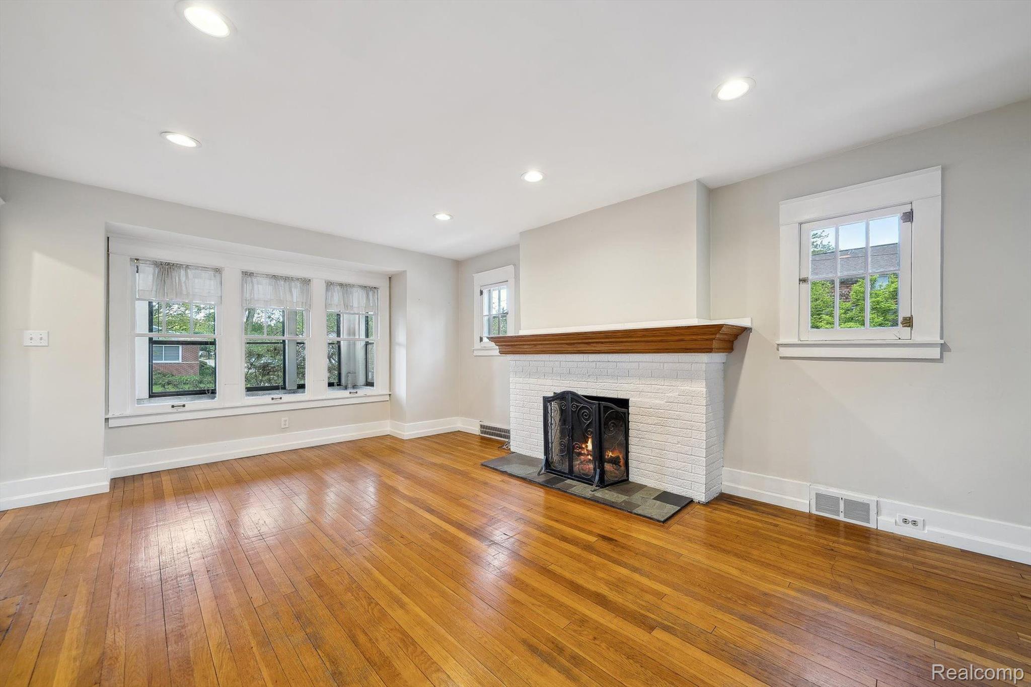 601 S Kenwood Avenue