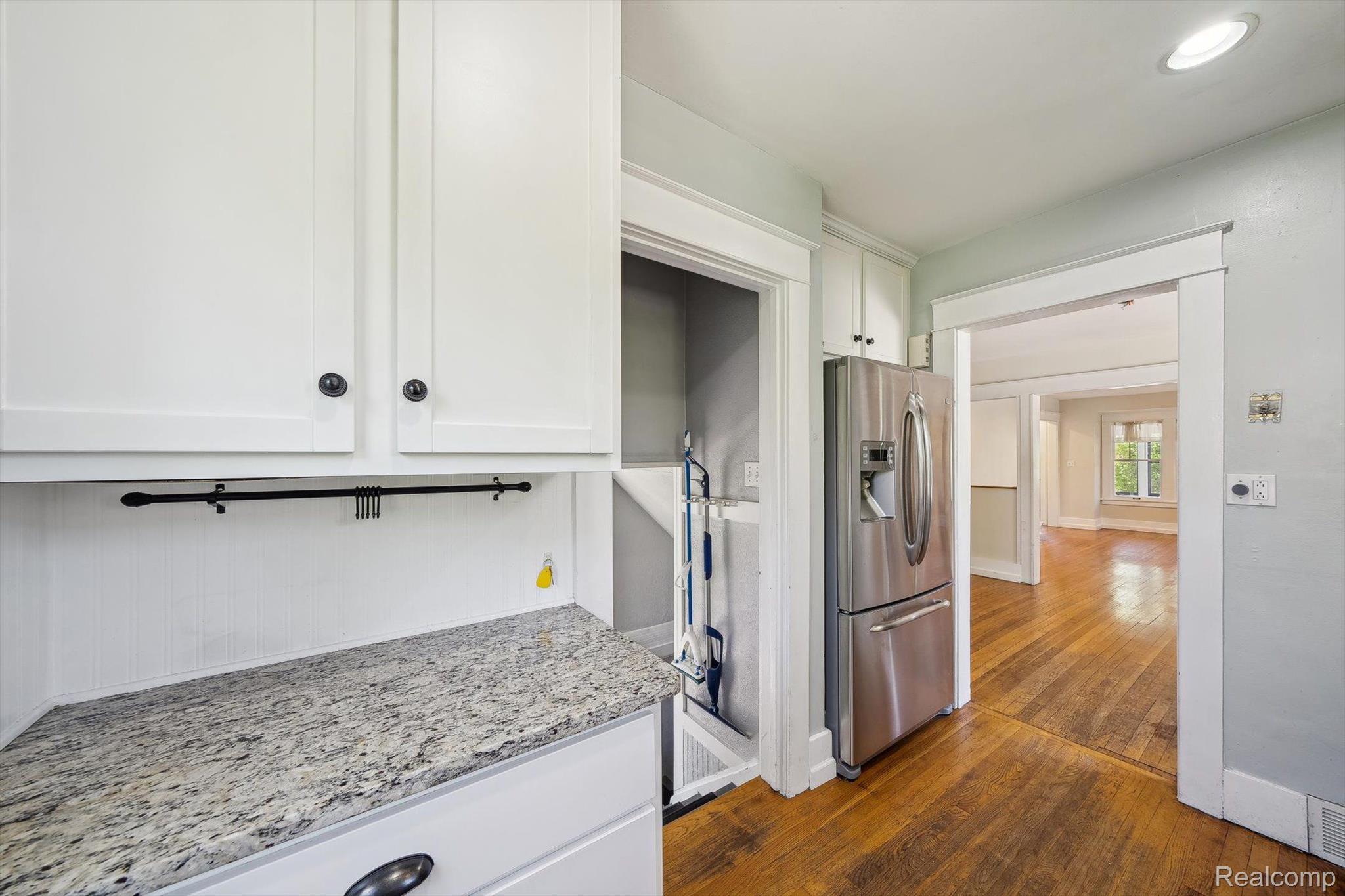 601 S Kenwood Avenue