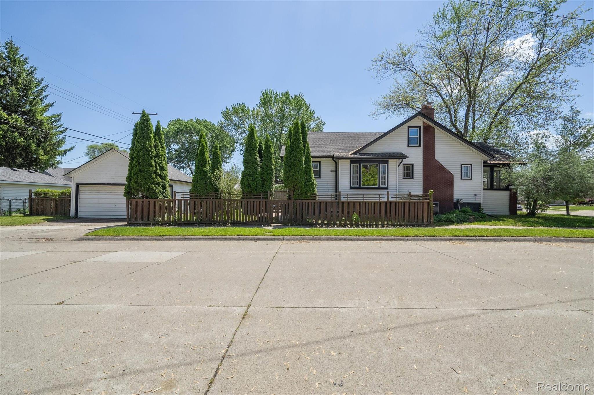 601 S Kenwood Avenue