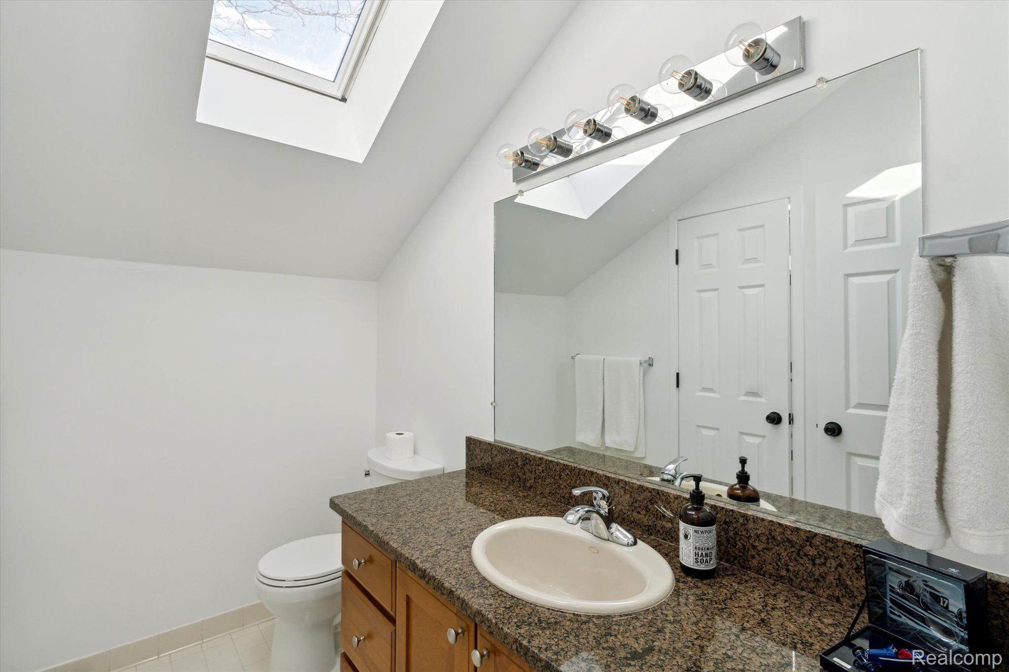 677 E Lincoln Street 4