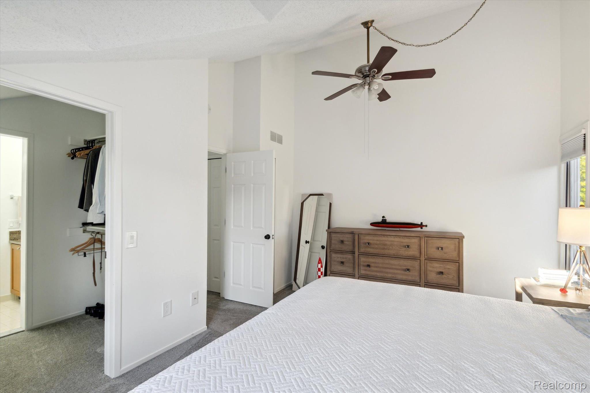 677 E Lincoln Street 4