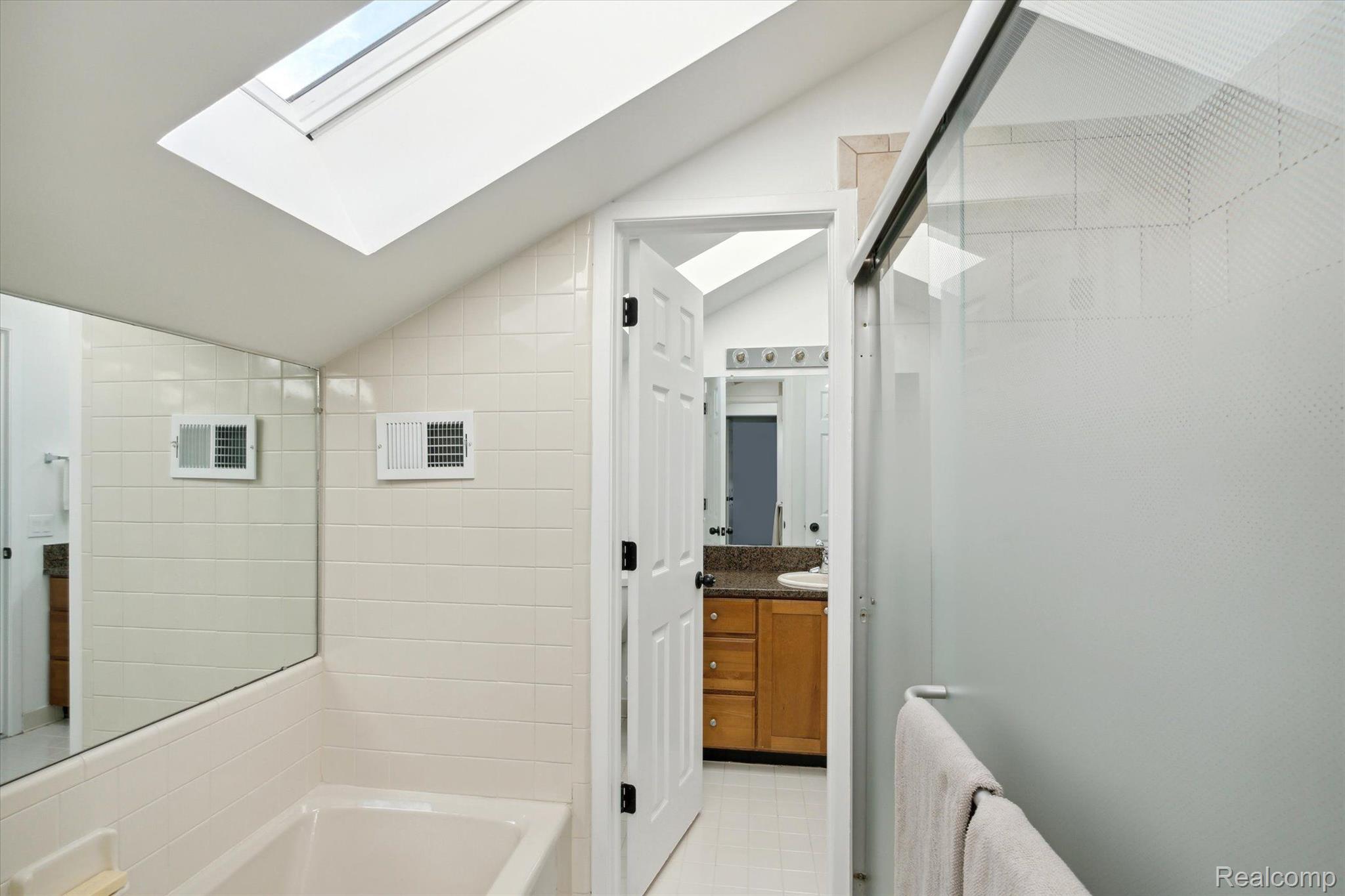 677 E Lincoln Street 4