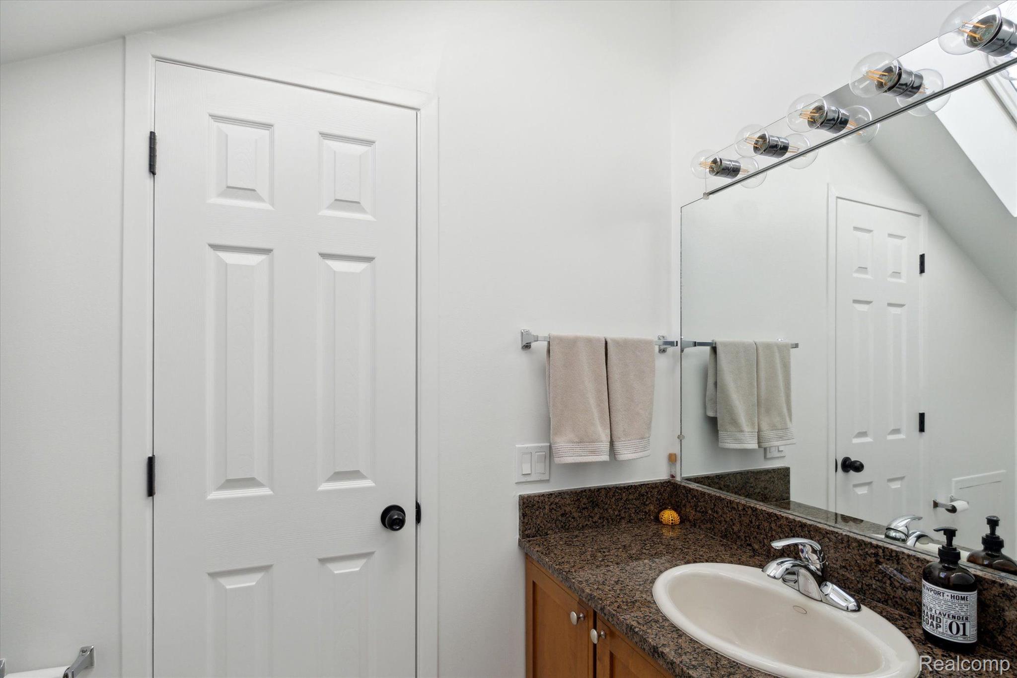 677 E Lincoln Street 4