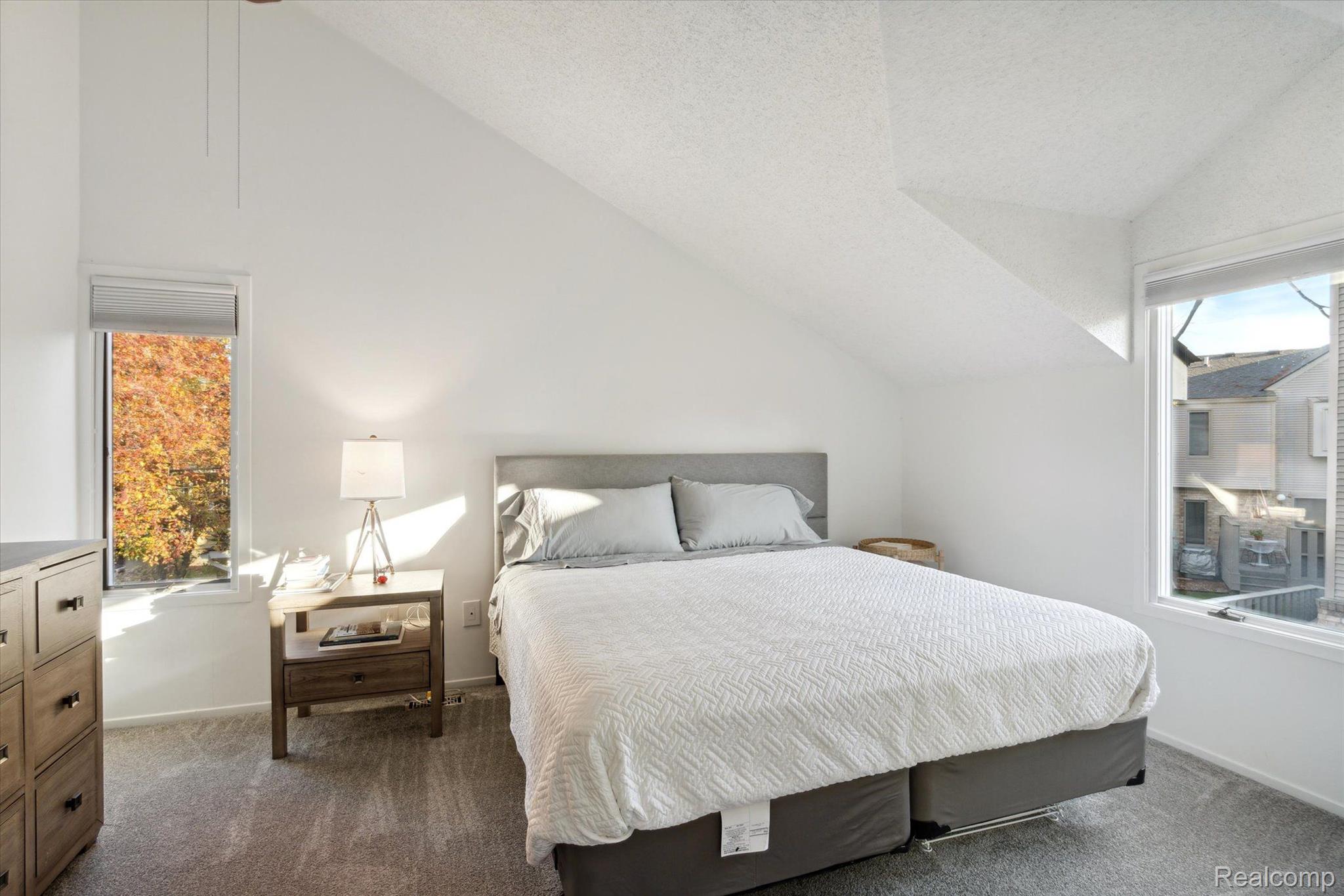 677 E Lincoln Street 4