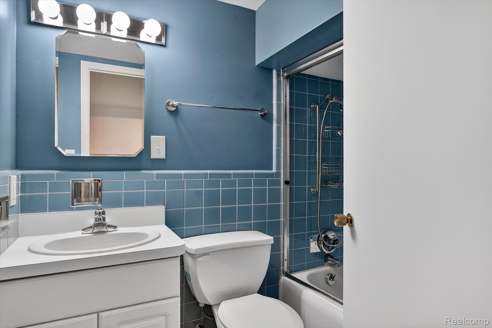 1043 N Old Woodward Avenue 2