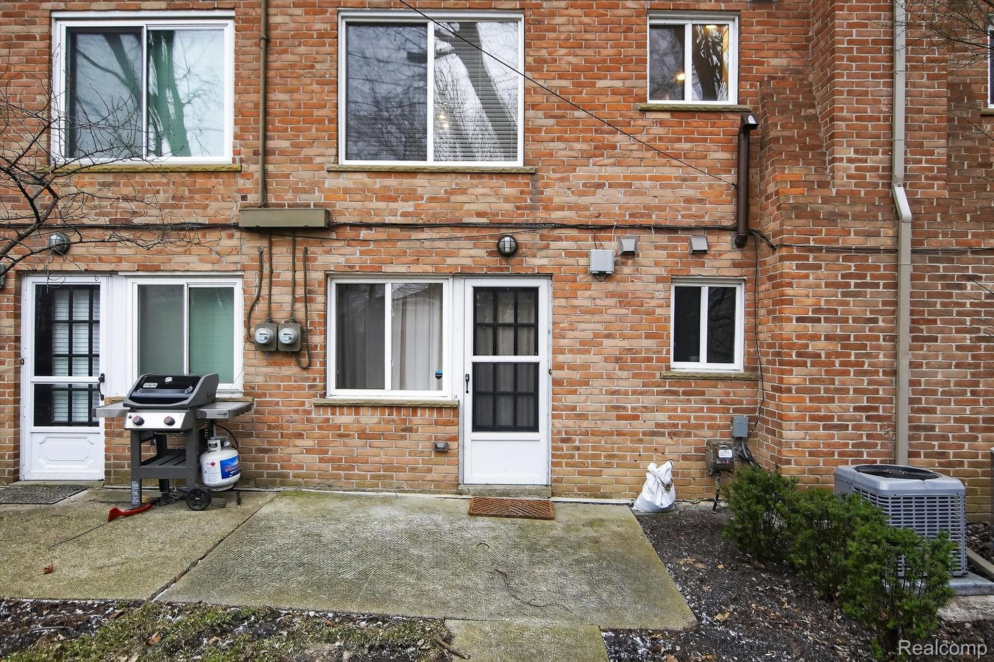 1043 N Old Woodward Avenue 2