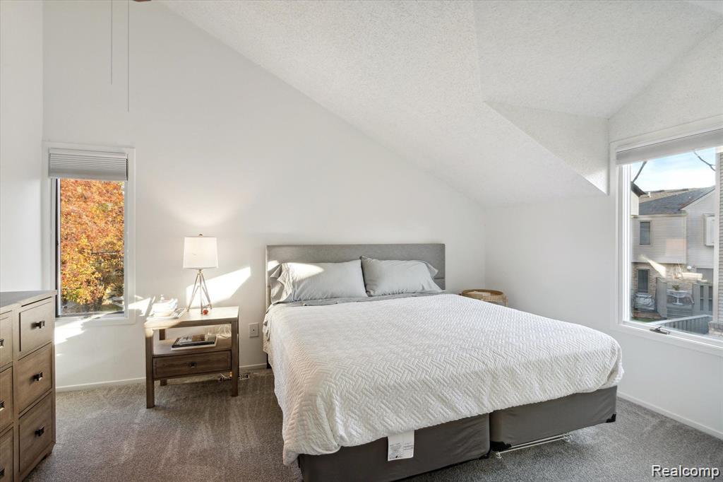 677 E Lincoln Street Unit: 4