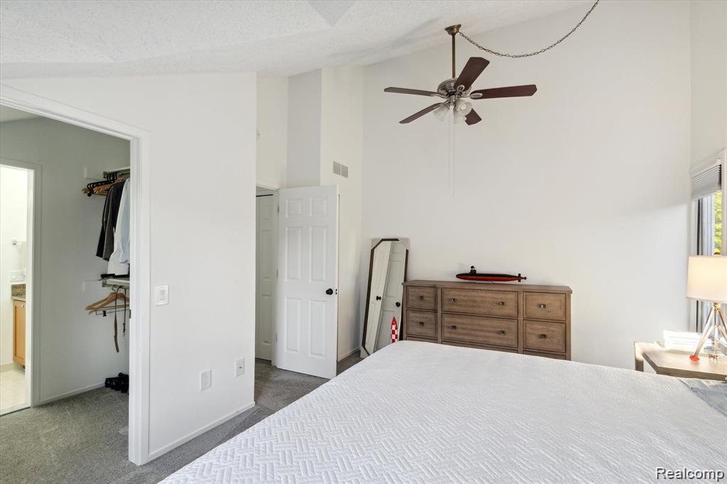 677 E Lincoln Street Unit: 4