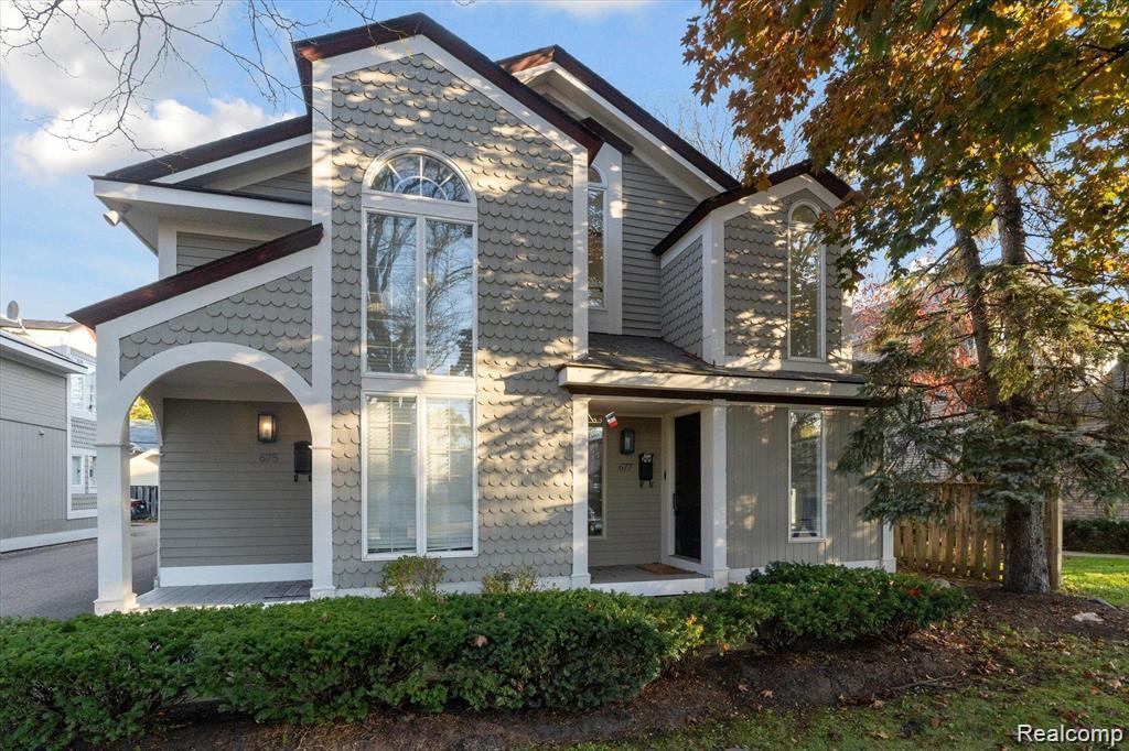 677 E Lincoln Street Unit: 4