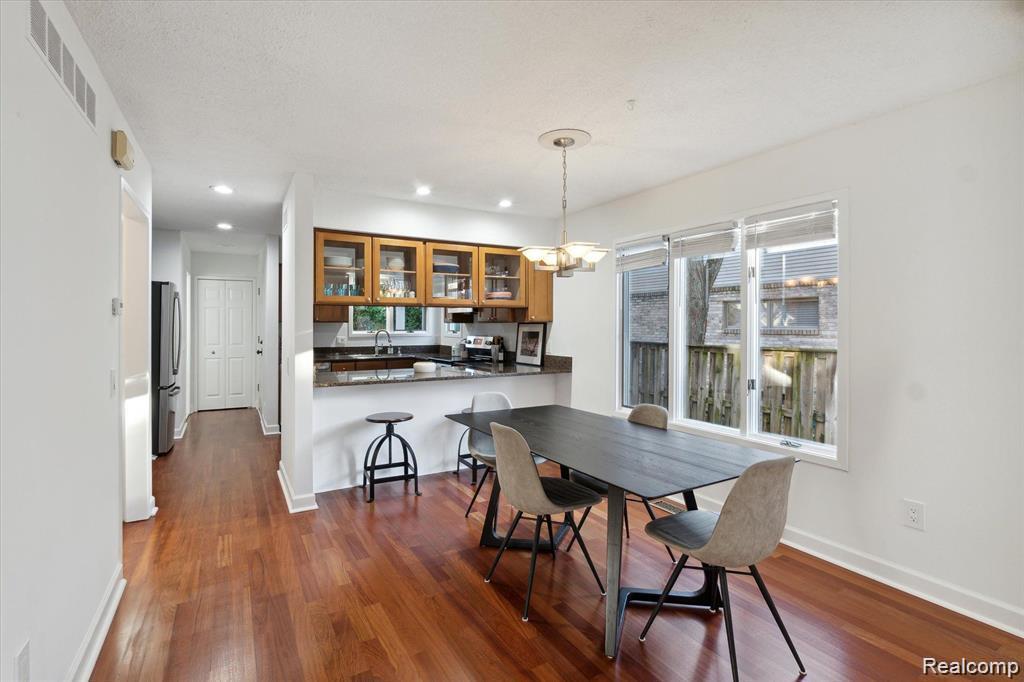 677 E Lincoln Street Unit: 4