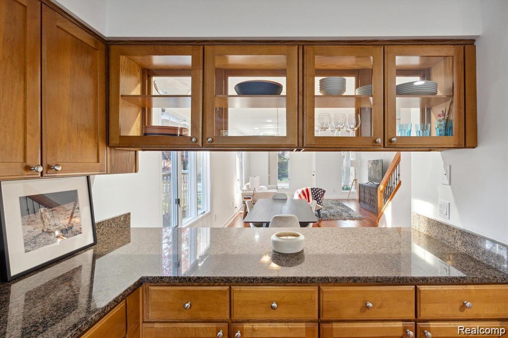 677 E Lincoln Street Unit: 4