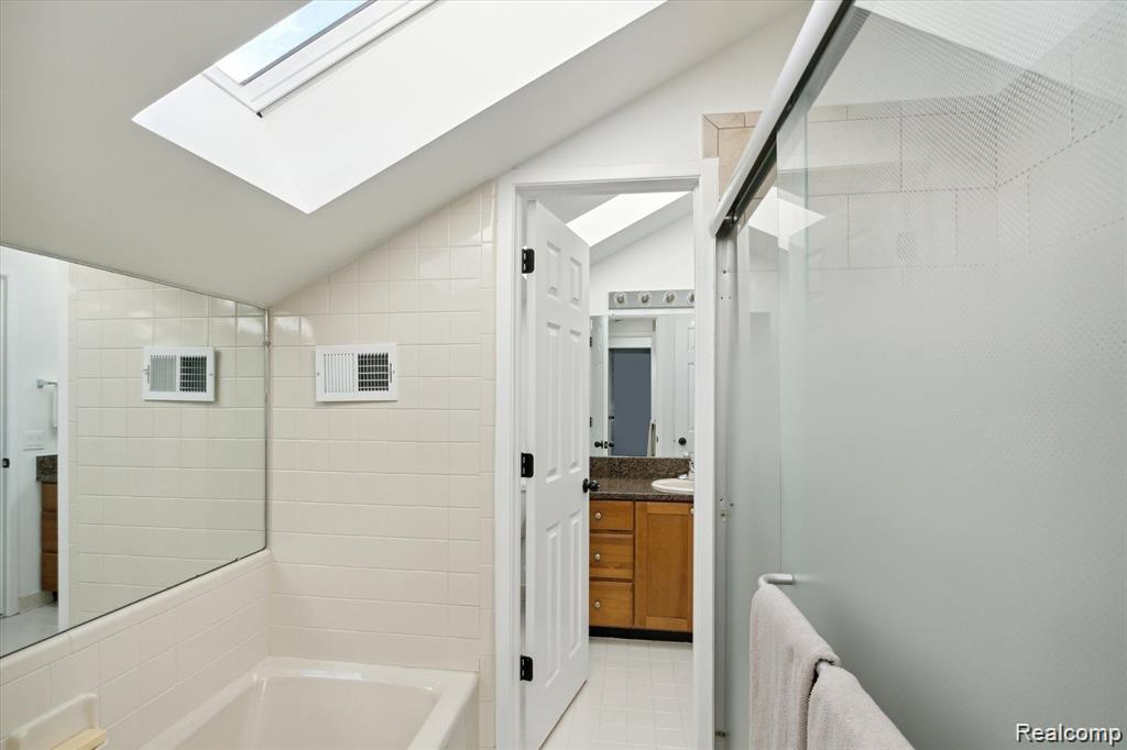 677 E Lincoln Street Unit: 4