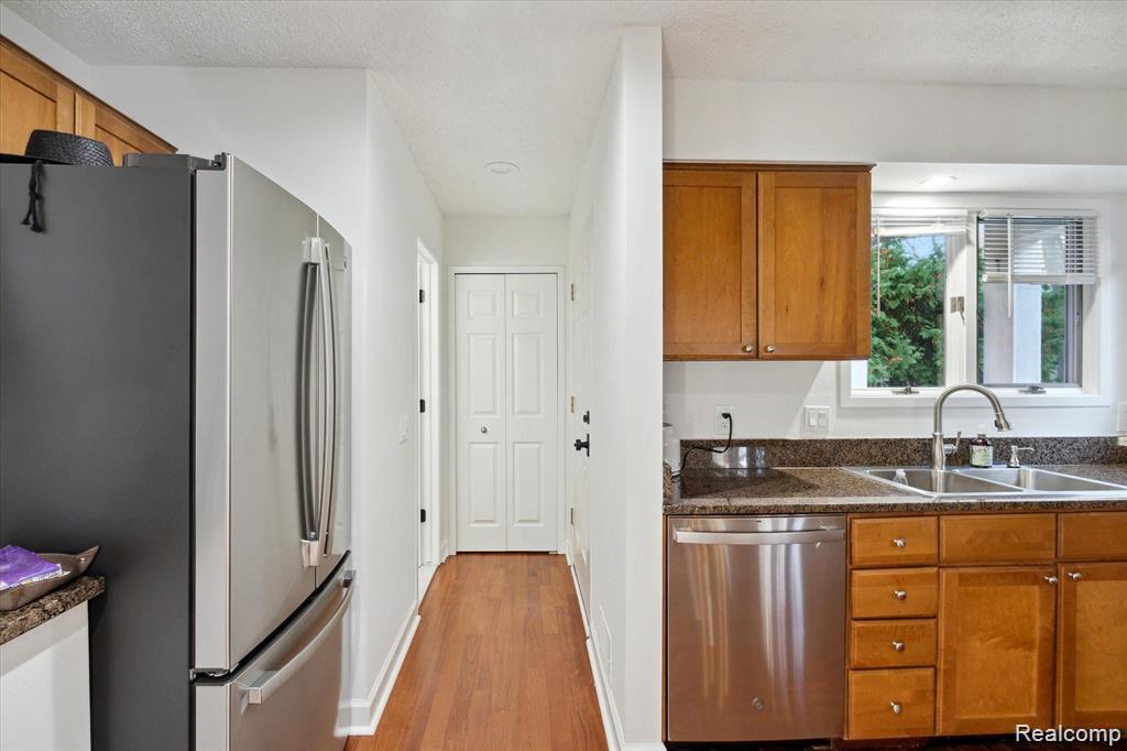 677 E Lincoln Street Unit: 4