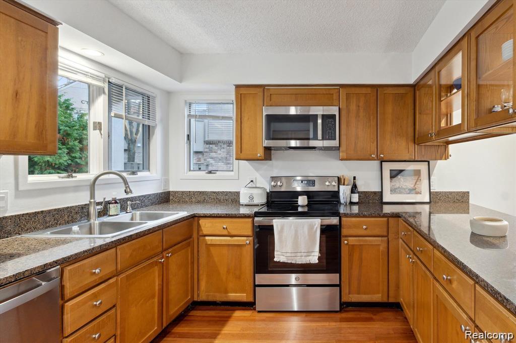 677 E Lincoln Street Unit: 4