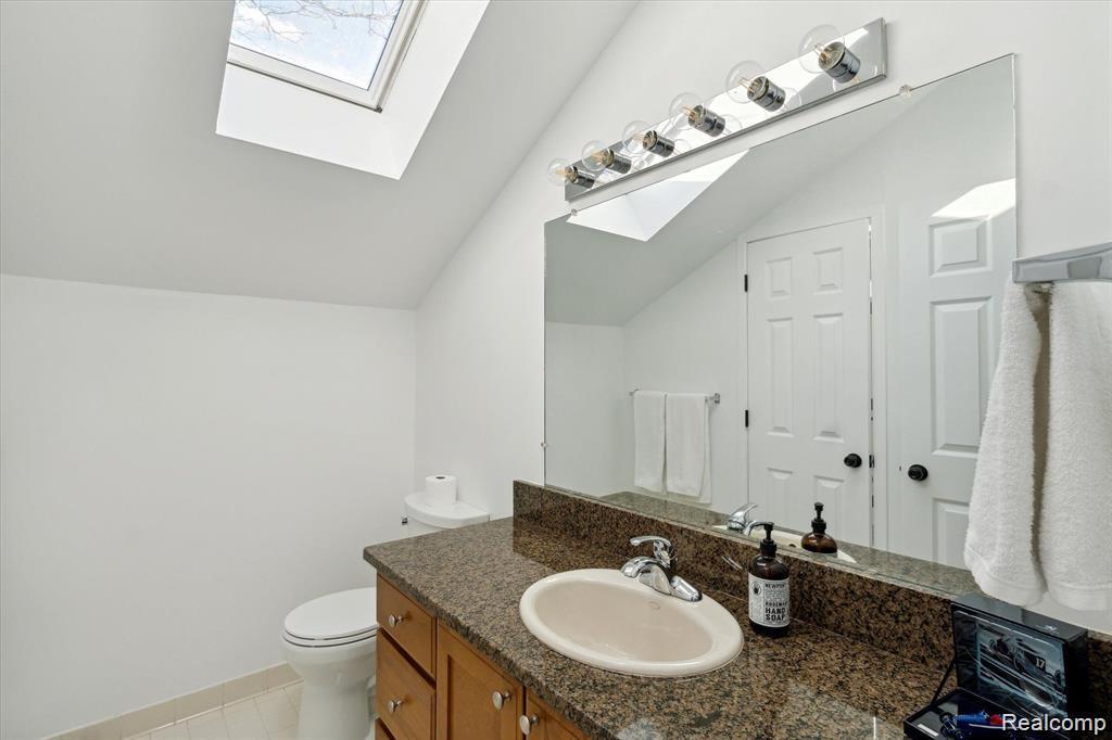 677 E Lincoln Street Unit: 4